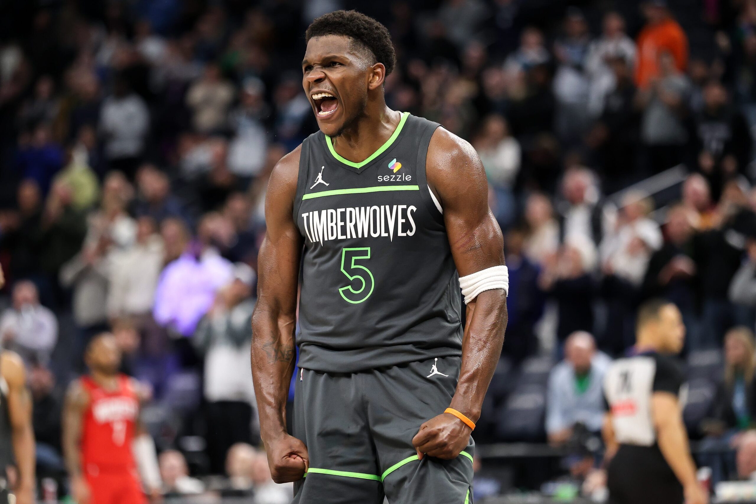 Anthony Edwards, Minnesota Timberwolves, NBA, teknik faul, uzaklaştırma, Jarred Vanderbilt, Los Angeles Lakers, Utah Jazz, James Williams, hakem, itiraz, küfür, basketbol, süspansiyon, 16. teknik faul, sezon

