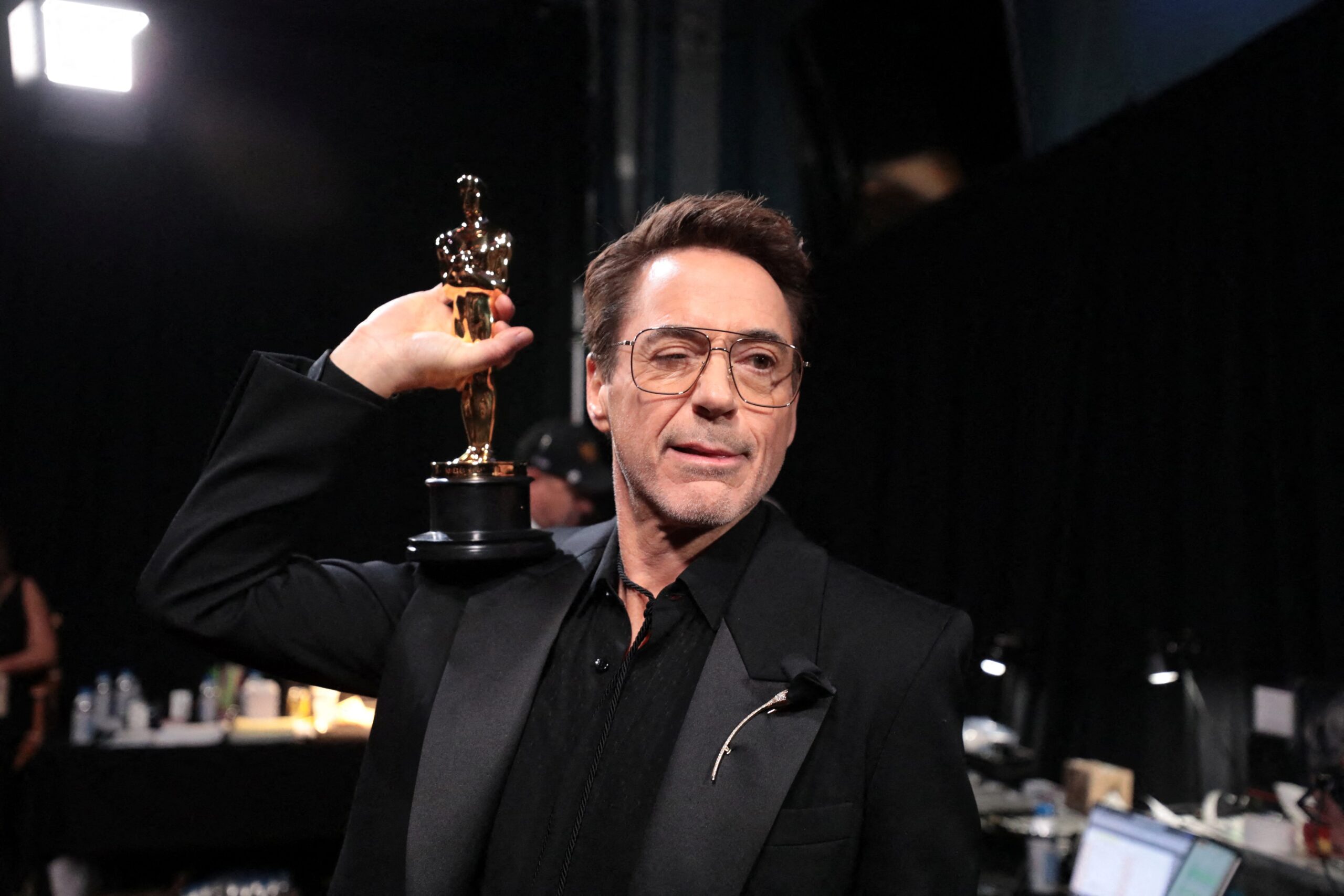 Akademi Ödülleri, Oscar'lar, Conan O'Brien, Kırmızı Halı, Dolby Tiyatrosu, Sahne Arkası, Ünlüler, Moda, Pop Kültürü, Eğlence Gazeteciliği, En İyi Film, Kabul Konuşmaları, Elbise Hataları, Hollywood, BeBe Lerner, Dwayne Johnson, Daniel Day-Lewis, Oprah Winfrey, Tom Hanks, Brad Pitt, Angelina Jolie, Meryl Streep, Jack Nicholson, Emma Stone, Rolex Yeşil Oda, Wolfgang Puck, Governors Ball, Barbra Streisand
