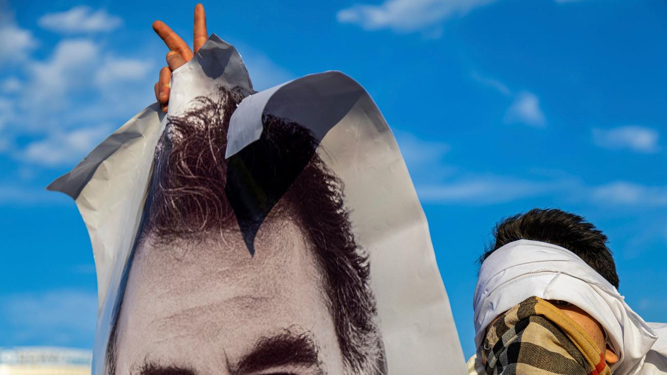 PKK, Türkiye, Abdullah Öcalan, ateşkes, Kürt, Kürt İşçi Partisi, Kandil Dağları, terör örgütü, barış süreci, Imralı, silahlı eylemler, Güneydoğu Türkiye, özerklik, siyasi çözüm
