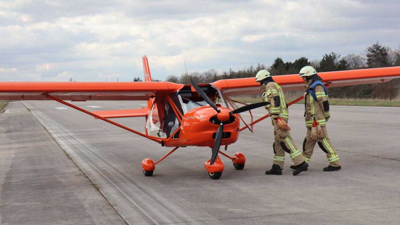 Ultralight uçak, Heidelberg, acil iniş, Bad Dürkheim, pilot, ön cam kırılması, hafif yaralanma, ABD havaalanı, kaza, hava olayı, Türkiye
