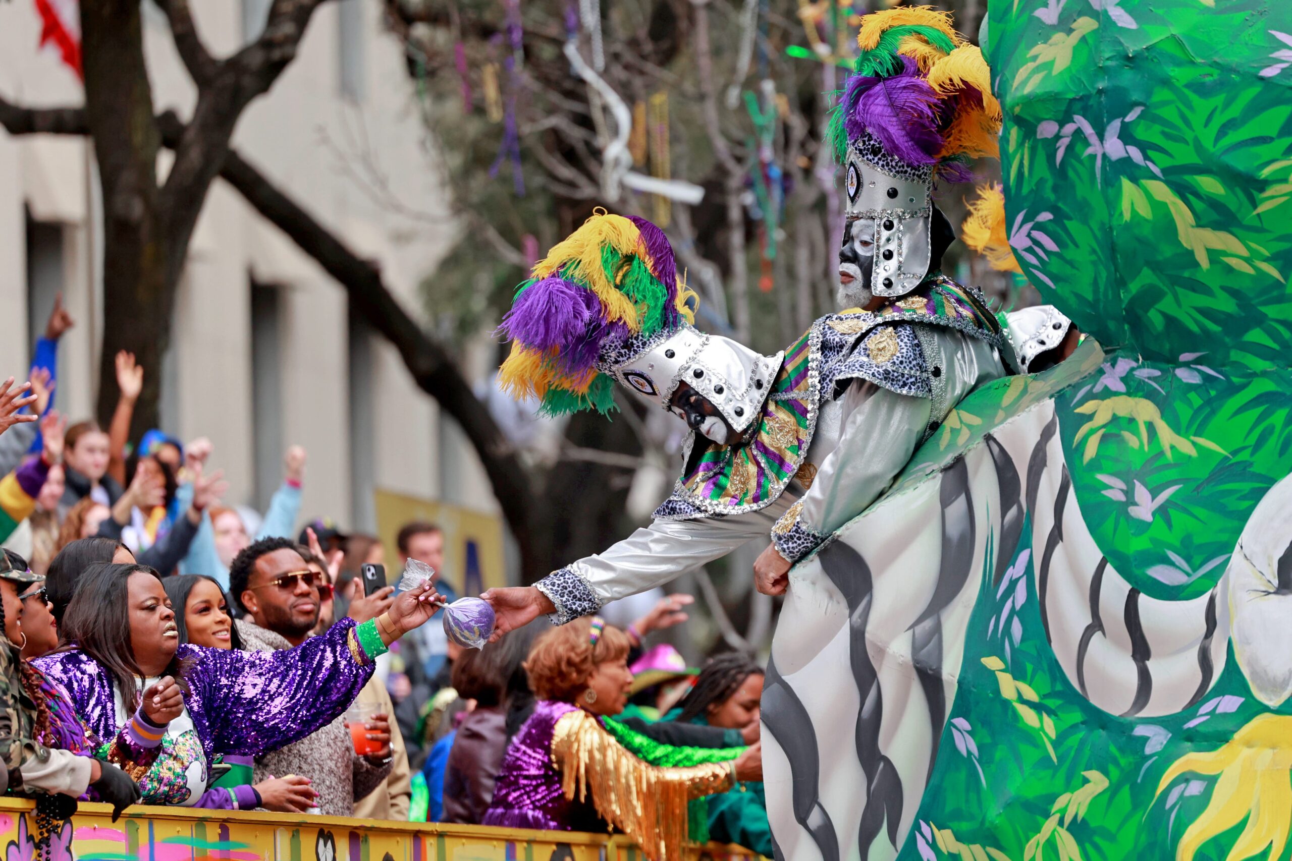Mardi Gras, Fat Tuesday, Carnival, Laissez les bons temps rouler, Louisiana, New Orleans, Lent, Boeuf Gras, Krewes, King cake, Mardi Gras tarihi, Mardi Gras kutlamaları, Mardi Gras gelenekleri, Grambling State University, Southern University, Mardi Gras renkleri, Mardi Gras geçit törenleri, Mardi Gras maskeli baloları, Mardi Gras hediyelik eşyaları, Mardi Gras ne zaman
