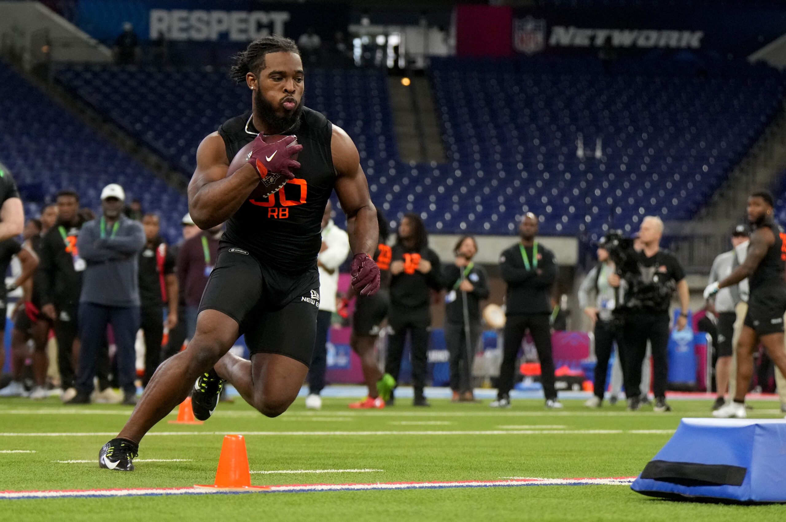 NFL Draft 2025, NFL Scouting Combine, Indianapolis, Oyuncu Değerlendirmesi, Draft Tahmini, Futbol, Amerikan Futbolu, Spor, Draft Sınıfı, Oyuncu Analizi, Hızlı Koşucu, Savunma Hattı, Oyun Kurucu
