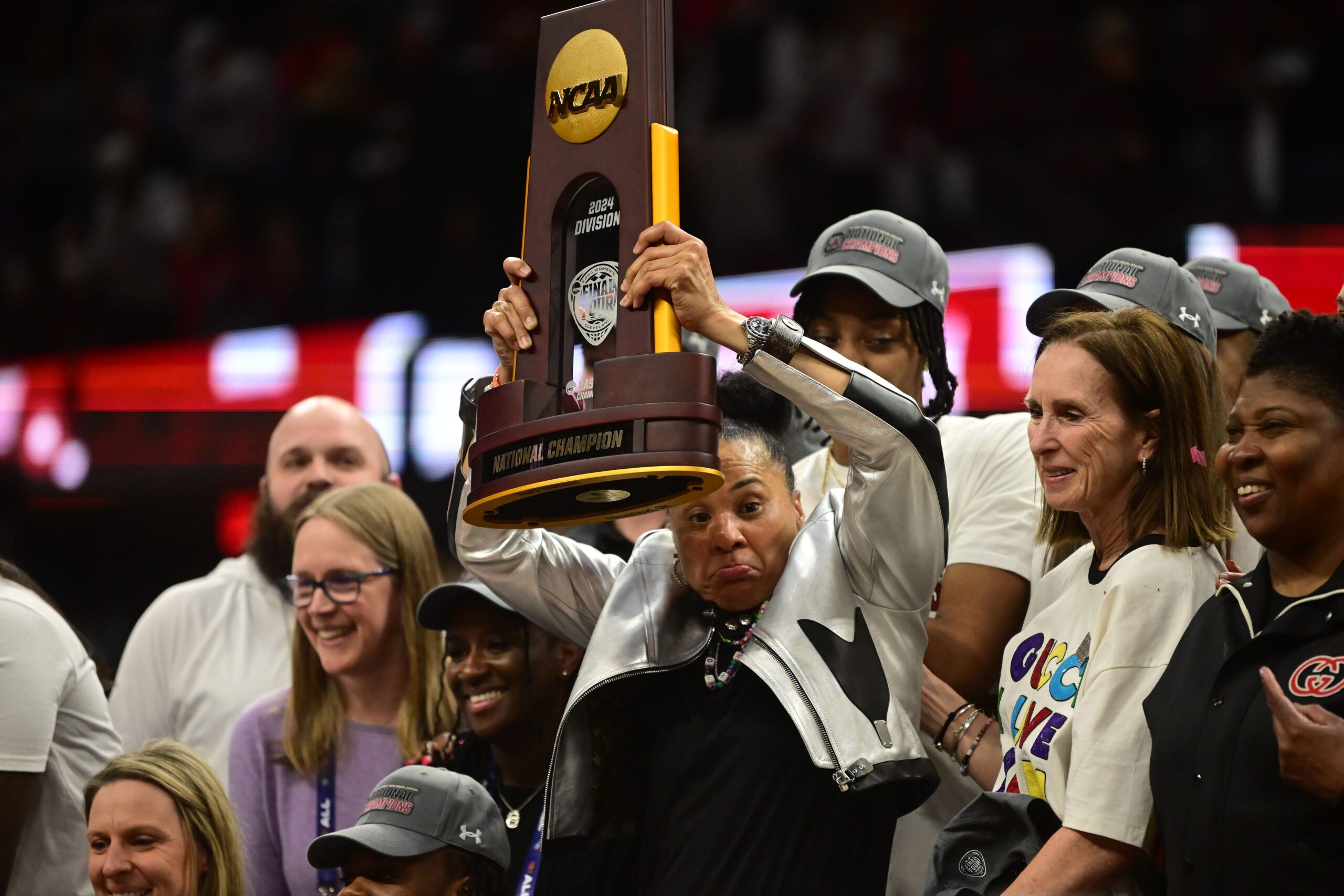 Mart Çılgınlığı, Selection Sunday, NCAA Basketbol Turnuvası, Erkekler Basketbol, Kadınlar Basketbol, UConn, Auburn, Florida, Duke, Kuzey Carolina Eyaleti, Güney Carolina, Notre Dame, Teksas, UCLA, Louisiana Eyaleti, Seçim Pazarının Saati, Seçim Pazarının Tarihi, Mart Çılgınlığı Şansları, NCAA Erkekler Turnuvası 2025, Ulusal Şampiyona, Kadınlar Kolej Basketbolu, USA TODAY Spor Anketi, Mart Çılgınlığı Yayın, CBS, ESPN, Fubo, Paramount+, Ücretsiz Deneme, Affiliate Bağlantısı
