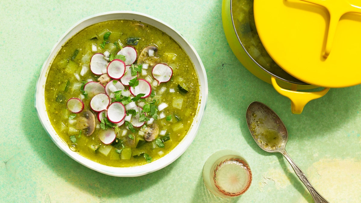çorba tarifleri, sağlıklı çorbalar, vegan çorba, vejetaryen çorba, tavuklu noodle çorbası, pozole tarifi, mercimek çorbası, diyetisyen çorbaları, kış çorbaları, kolay çorba tarifleri, şef tarifleri, yemek tarifleri, besleyici çorbalar, salata gibi çorbalar, bitkisel bazlı tarifler, glütensiz çorba tarifleri, düşük kalorili çorbalar, ev yapımı çorba, sağlıklı beslenme, tarifler, gıda, yemek pişirme ipuçları, mutfak, yemek kültürü
