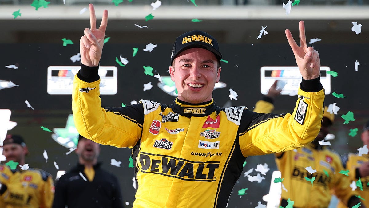 Christopher Bell, NASCAR, Yarış, Zafer, Circuit of the Americas, EchoPark Automotive Grand Prix, Kyle Busch, William Byron, Tyler Reddick, Joe Gibbs Racing, Hendrick Motorsports, 23X1 Racing, Road Course, Arka Arkaya Zaferler, Spor Haberleri, Fox News
