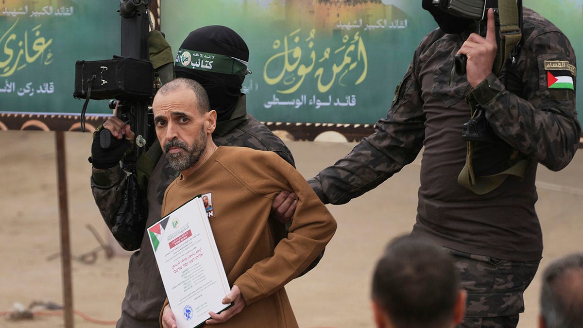 Hamas hostages, İsrail, Trump yönetimi, Gazze, ateşkes, rehine takası, Eli Sharabi, Doron Steinbrecher, Keith Siegel, Aviva Siegel, Naama Levy, Omer Shem Tov, Iair Horn, hostage release, Middle East peace, Benjamin Netanyahu, Yossi Sharabi, Gazze yardımı, Filistin, Hamas saldırısı, rehine krizi
