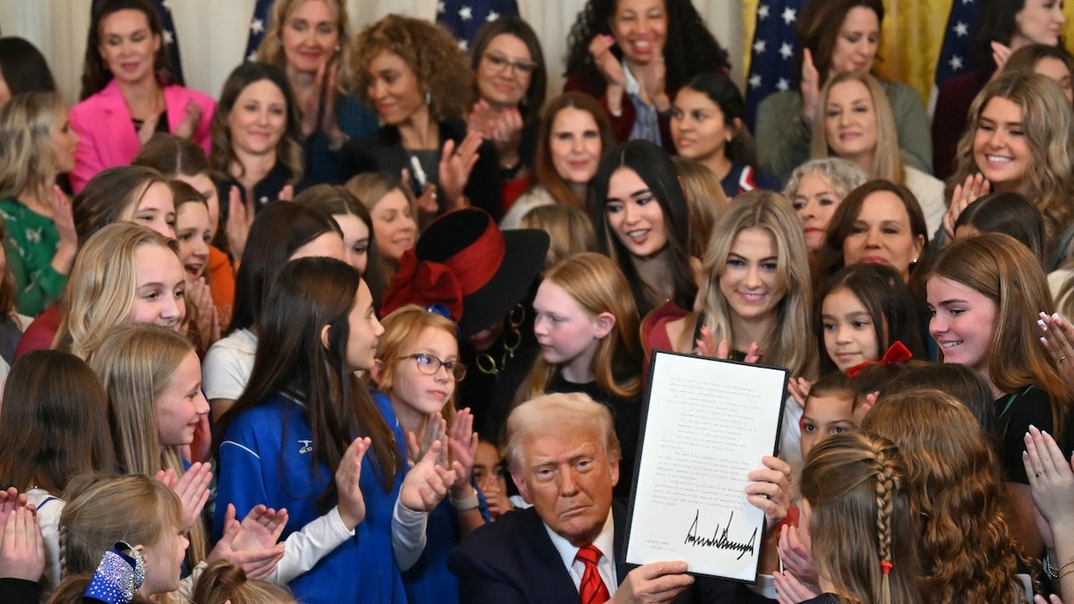 Kadın sporları, trans sporcular, cinsiyet ayrımı, Title IX, Tommy Tuberville, Protection of Women and Girls in Sports Act of 2025, Victoria Coley, Kamala Harris, Donald Trump, cinsiyet ideolojisi, kadın hakları, sporcu güvenliği, atletik rekabet, okullar, üniversiteler, kadın hapishaneleri, soyunma odaları.

