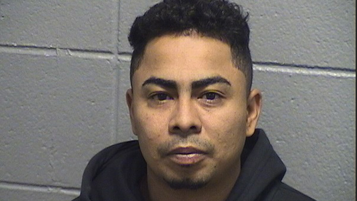 Tren de Aragua, Chicago, Pedro Colmenares, cinayet, adam kaçırma, cinsel saldırı, ICE, sınır dışı, Cook County, göçmen, suç, tutuklama emri, silah suçlaması, sanctuary policy, Fox News

