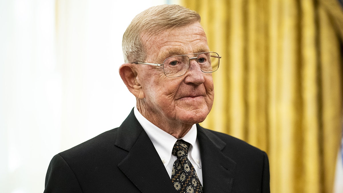 Lou Holtz, Donald Trump, JD Vance, Volodymyr Zelenskyy, Ukraine, Russia, Diplomacy, World War III, Brett Favre, Fox News, Sports, Politics, U.S. President, Foreign Policy, American Leadership
