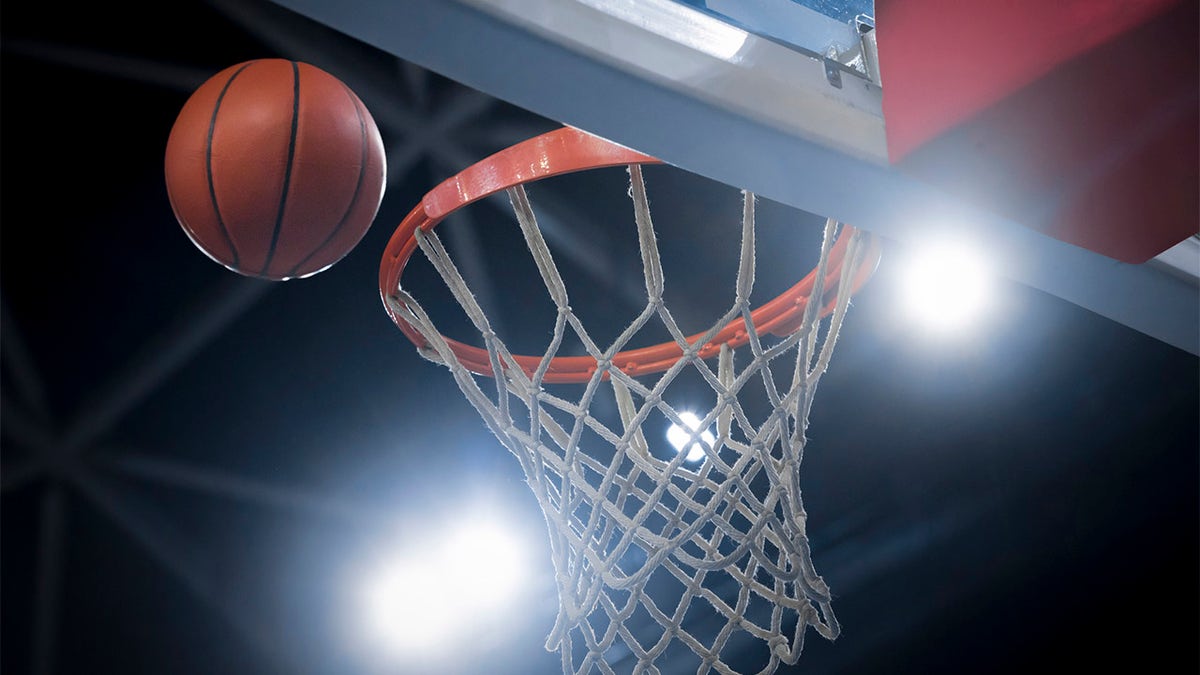 Harriette Mackenzie, transgender sporcu, kadın basketbolu, PACWEST Şampiyonası, Vancouver Island Üniversitesi, Columbia Christian College, spor tartışması, trans atletler, cinsiyet kimliği, ayrımcılık, Taylor Clagett, Kanada İnsan Hakları Yasası, spor hukuku, kadın sporları, trans sporcu tartışması, spor skandalı, spor haberleri, spor gündemi, kolej basketbolu, Kanada sporları, Fox News, Donald Trump, 