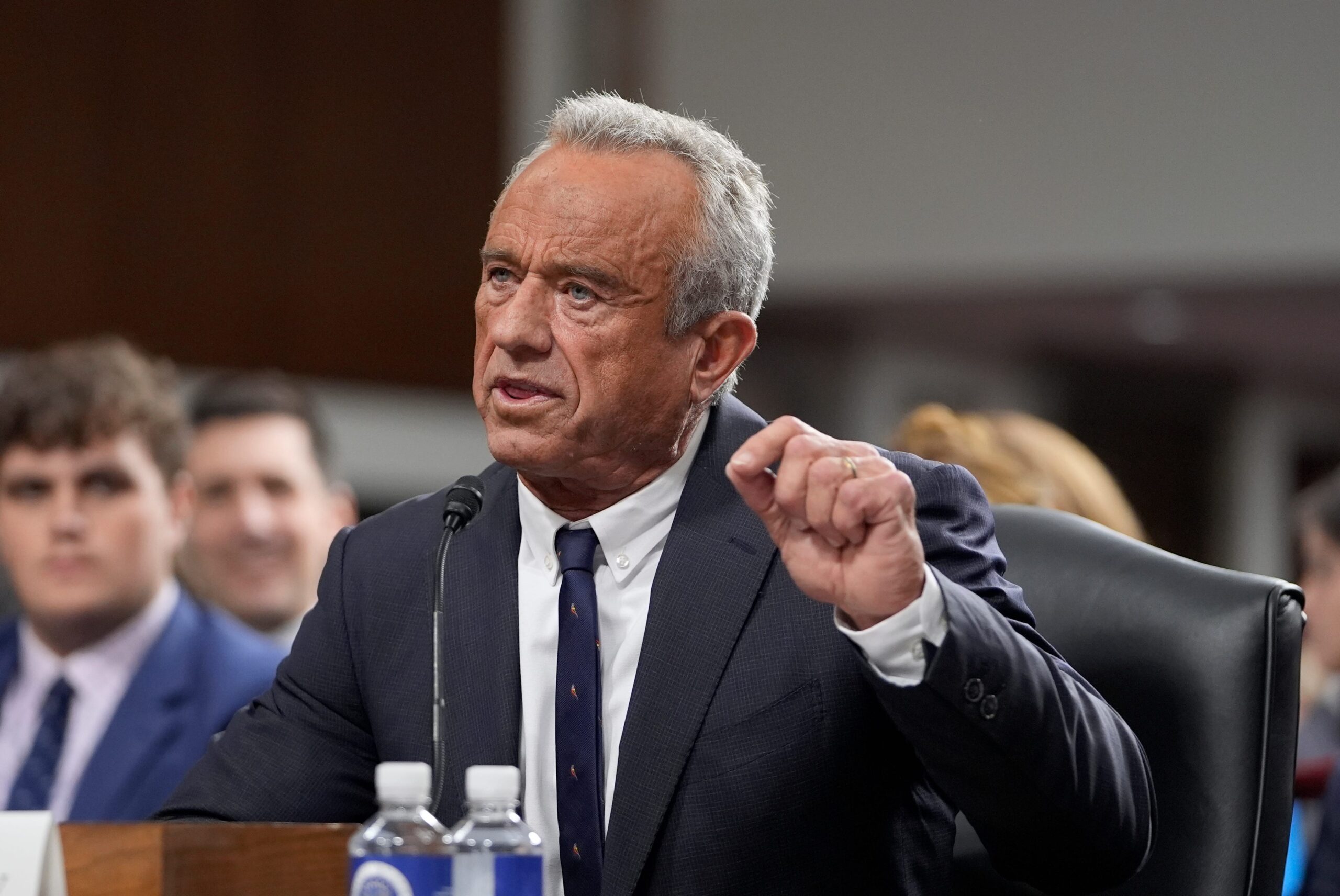 Robert F. Kennedy Jr., kızamık salgını, aşılar, MMR aşısı, Teksas, ABD, sağlık, halk sağlığı, aşılama oranları, aşı karşıtlığı, yanlış bilgilendirme, Çocuk Sağlığı Savunma, Donald Trump, vitamin A, CDC, Amerikan Pediatri Akademisi, bulaşıcı hastalıklar, aşı güvenliği, şeffaflık, sağlık ajansları, bağışıklık, çocuk sağlığı, sağlık bakanı, kızamık ölümü, sağlık hizmeti sağlayıcıları, topluluk liderleri, hükümet yetkilileri, tıbbi nedenler, kamunun güveni, aşı muafiyetleri, dini topluluklar
