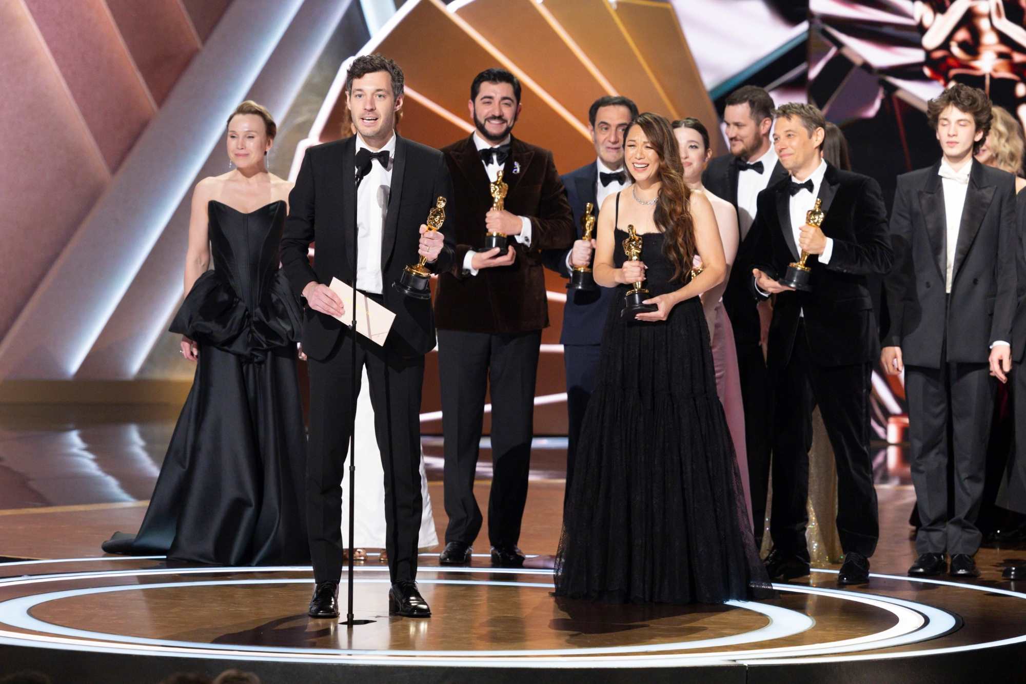 Akademi Ödülleri, Oscar töreni, Hulu, canlı yayın, yayın sorunları, yayın kesintisi, teknik aksaklıklar, yayın hatası, film, sinema, kablo TV, yayın hizmeti, yayın akışı, film yapımcıları, sinema salonları, Super Bowl, Tubi, çevrimiçi yayın, Disney
