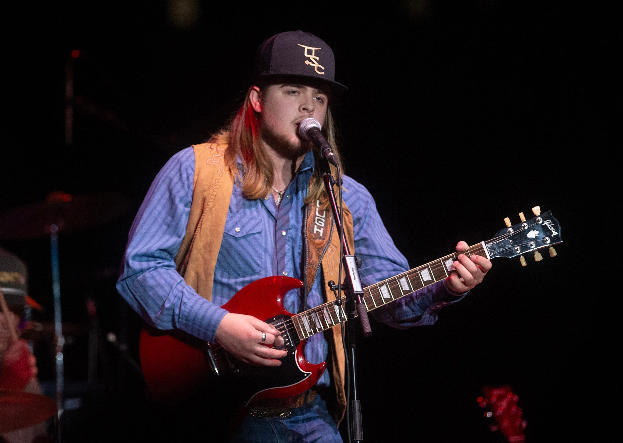 Colin Stough, American Idol, DUI, sarhoş araç kullanma, tutuklama, Tennessee, kaza, underage consumption, alkol, country müzik, Iam Tongi, Megan Danielle, şarkıcı, yarışma, sezon 21, I Still Talk to Jesus, Lookin for Home, Saratoga Springs, New York, konser, müzik, eğlence, haberler
