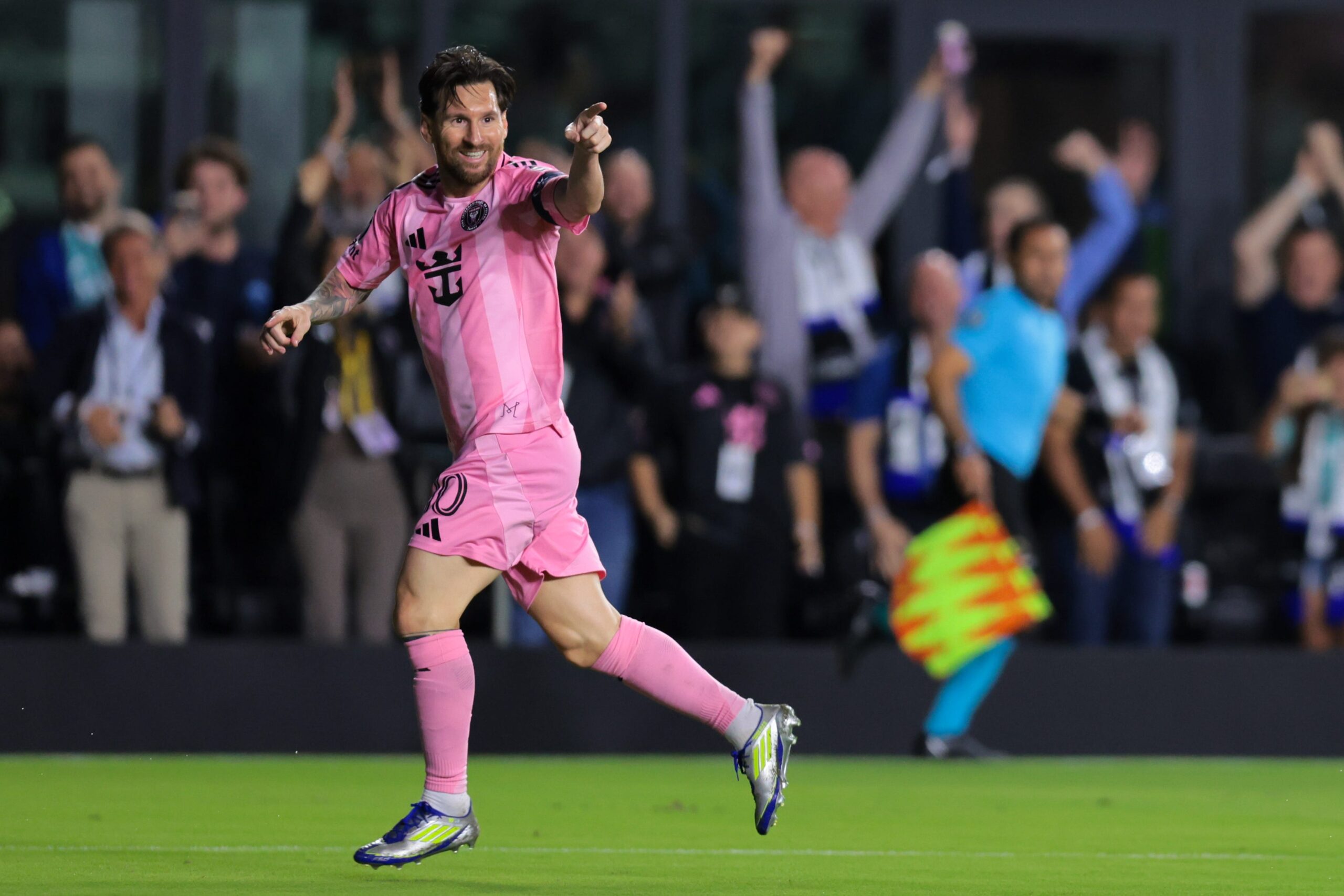 Lionel Messi, Arjantin Milli Takımı, Dünya Kupası Elemeleri, Inter Miami, Lionel Scaloni, Uruguay, Brezilya, Mâs Monumental, Estadio Centenario, Javier Mascherano, Concacaf Champions Cup, Futbol, Milli Maç, Uluslararası Maçlar, 2025 Sezonu, MLS, Charlotte FC, Atlanta United, Conmebol, Arjantin, Uruguay, Brezilya, Ekvador, Kolombiya, Dünya Kupası
