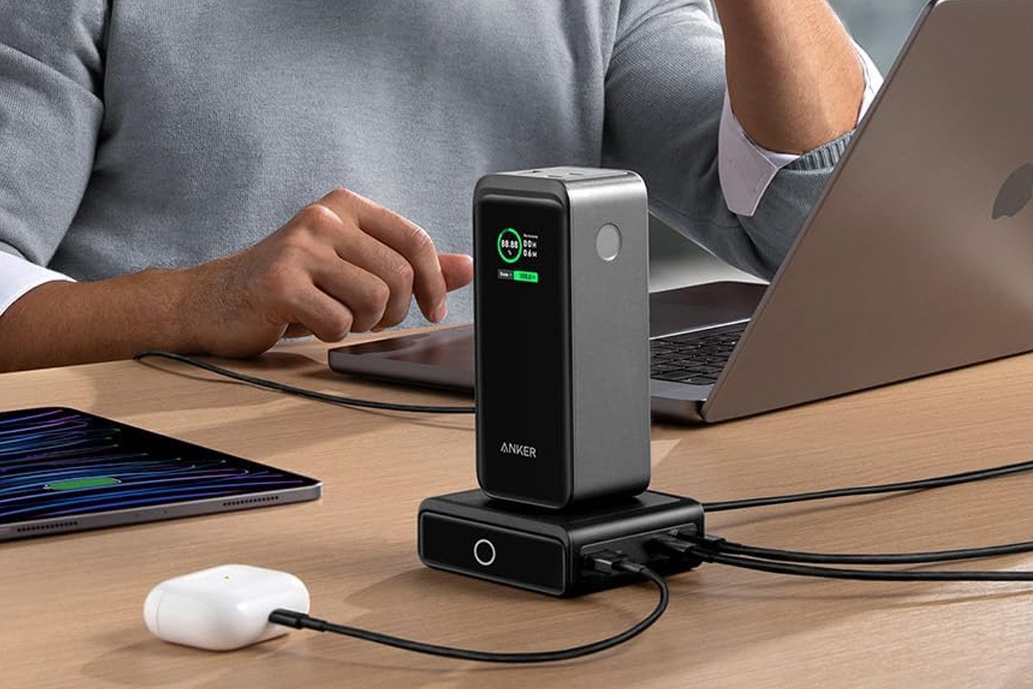 Anker güç bankası, taşınabilir şarj cihazı, 20000mAh, USB-C, USB-A, hızlı şarj, dizüstü bilgisayar şarjı, telefon şarjı, AirPods şarjı, ActiveShield 2.0, aşırı ısınma koruması, indirim, Amazon, kış indirimi, pil ömrü, dijital ekran, şarj süresi, watt, seyahat şarj cihazı, ofis şarj cihazı, tren şarj cihazı, uçak şarj cihazı, MacBook Pro şarjı
