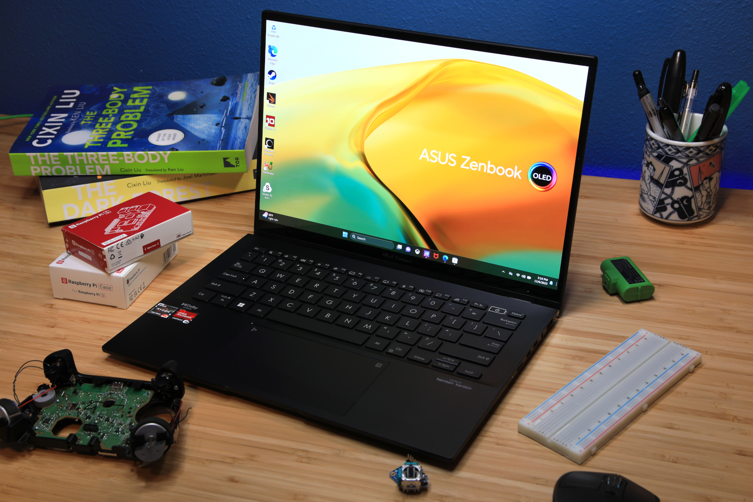 Asus Zenbook 14 OLED, dizüstü bilgisayar, indirim, fırsat, yenilenmiş, dokunmatik ekran, Ryzen 7, 16GB RAM, Newegg, eBay, Allstate garanti, Radeon RX 780M, pil ömrü, PCWorld Editors' Choice, Matt Smith, inceleme, bütçe dostu, teknoloji, Pennsylvania, klavye, mekanik klavye, kayak
