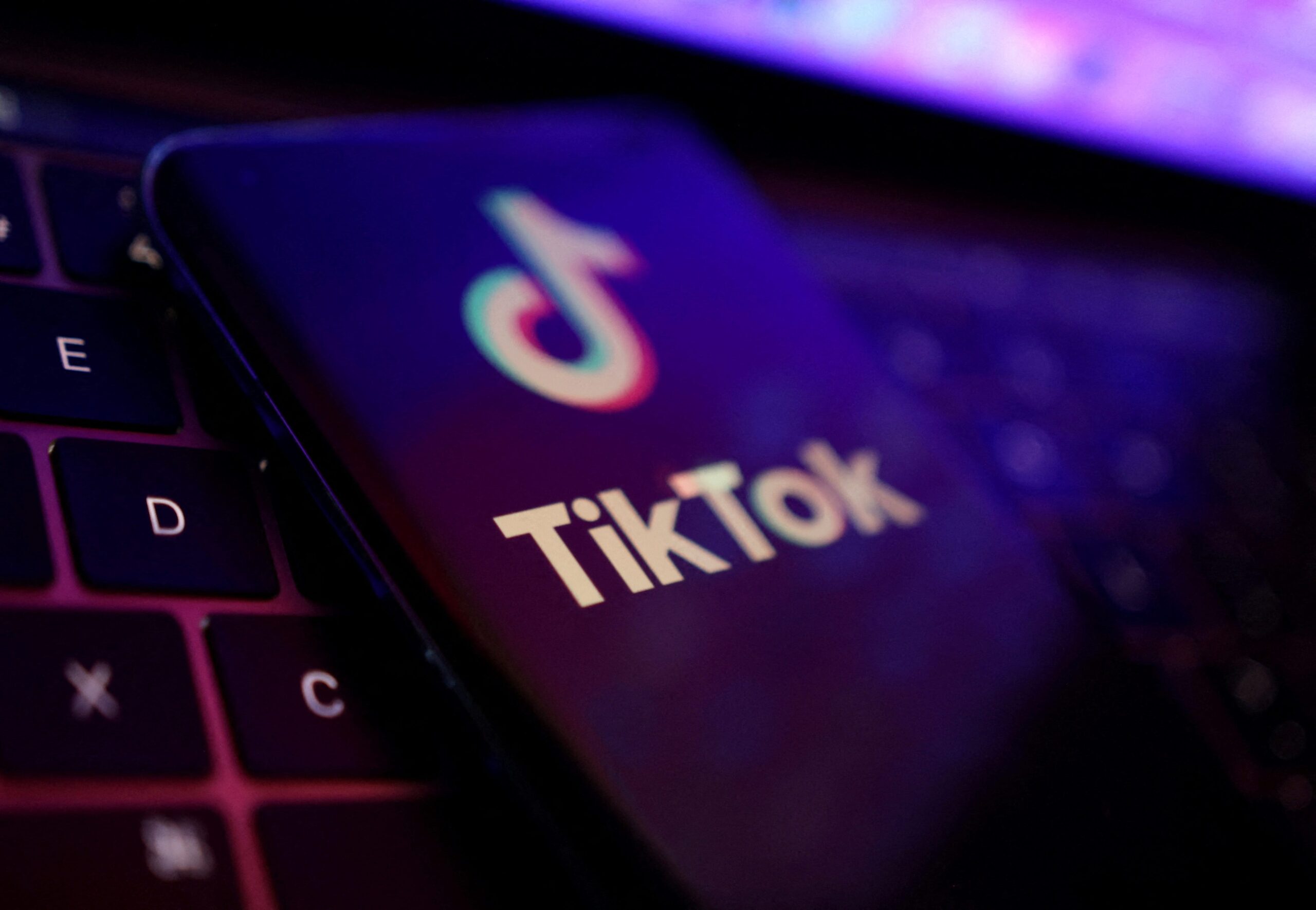 Frank McCourt, Alexis Ohanian, TikTok, ByteDance, Reddit, sosyal medya, veri gizliliği, The Peoples Bid, Project Liberty, ABD operasyonları, satın alma, stratejik danışman, yatırım, teknoloji, Donald Trump, JD Vance, Jesse Tinsley, MrBeast, Jimmy Donaldson, Reid Rasner, ulusal güvenlik, uygulama yasağı, kısa video uygulaması, kullanıcı verileri, sosyal medya evrimi, sosyal medya kontrolü, finans, eğlence
