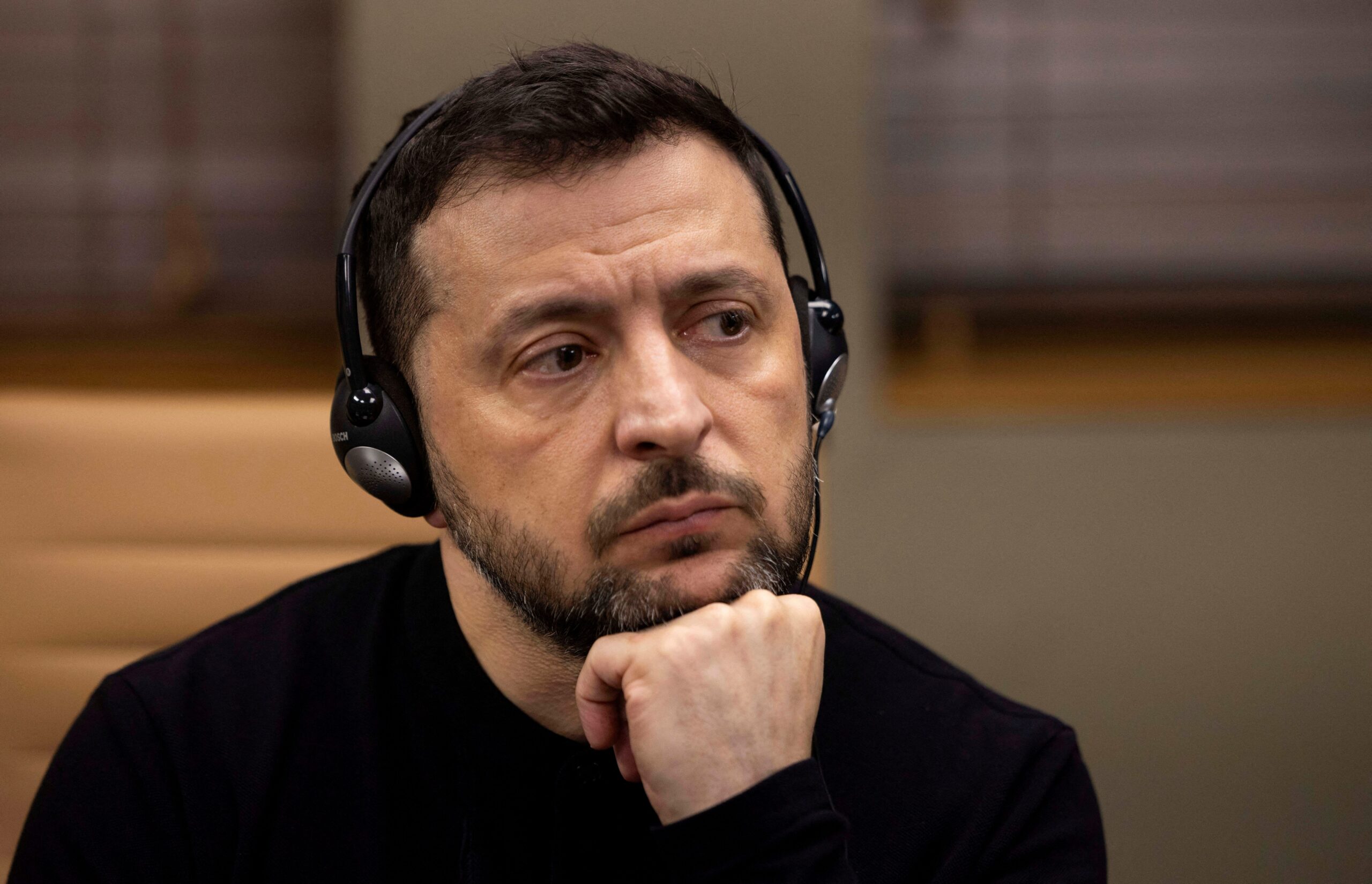 Ukrayna, Zelenski, Trump, ABD, nadir toprak elementleri, mineral anlaşması, Rusya, savaş, güvenlik garantisi, barış görüşmeleri, Avrupa, destek, müzakereler, dış politika, uluslararası ilişkiler, askeri yardım, ekonomik anlaşma, yatırımlar, Vladimir Putin, güvenlik, Çin, kritik mineraller, ticaret, diplomatik gerilimler.
