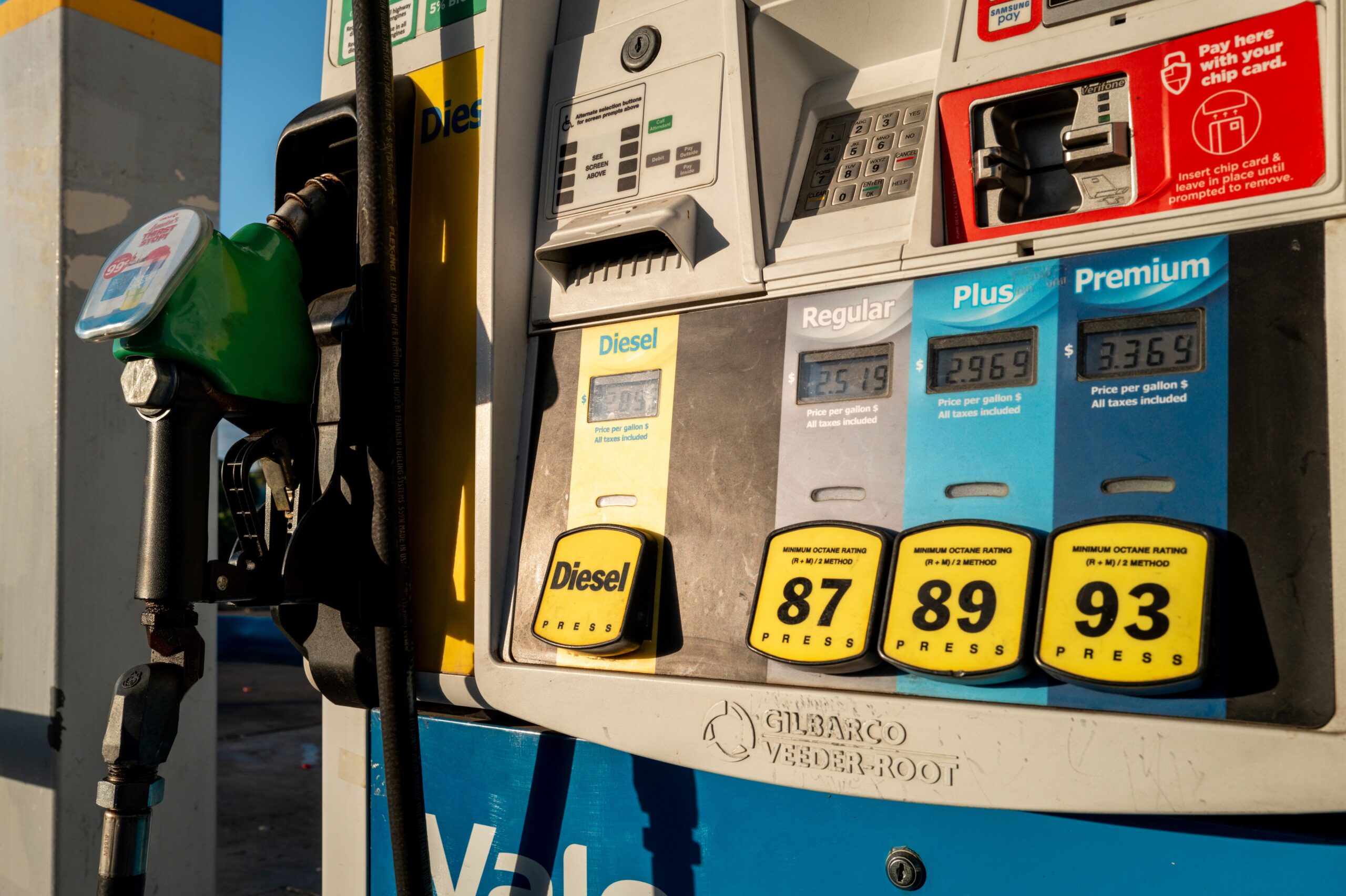 Trump, tarifeler, Kanada, Meksika, enerji, petrol, benzin, fiyatlar, ekonomi, ithalat, tüketici, doğalgaz, ısıtma maliyetleri, enflasyon, ticaret, ABD, politika, Merkez Bankası, faiz oranları
