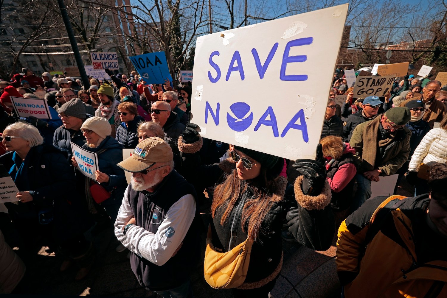 hava durumu tahmini, NOAA, Ulusal Hava Durumu Servisi, iklim değişikliği, federal bütçe kesintileri, Elon Musk, DOGE, Donald Trump, Radar Operasyonları Merkezi, Norman, Oklahoma, havacılık güvenliği, askeri hava durumu, devlet daireleri, işten çıkarmalar, federal sözleşmeler, hava durumu radarları, ABD hükümeti, politika, College Park, Maryland, Ulusal Çevre Tahmin Merkezleri
