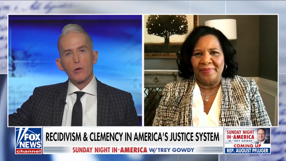 Alice Marie Johnson, Donald Trump, Joe Biden, af, pardon, commütasyon, ceza indirimi, cezaevi reformu, Van Jones, Mark Milley, Anthony Fauci, 6 Ocak olayları, hukuk, adalet sistemi, mahkumlar, topluma entegrasyon, suç, ceza