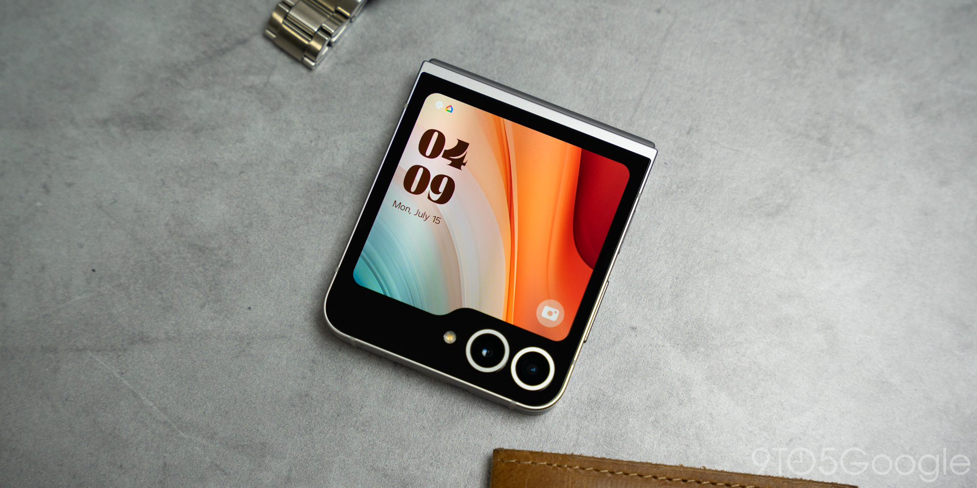 Galaxy Z Flip 7, Samsung, katlanabilir telefon, pil ömrü, pil kapasitesi, 4300mAh, Snapdragon 8 Elite SoC, Galaxy S26, pil iyileştirmesi, Galaxy Z Fold 7, Samsung Unpacked, lansman tarihi, teknoloji haberleri, akıllı telefon incelemesi, pil performansı, silikon karbon batarya, pil teknolojisi, katlanabilir ekran, cep telefonu, mobil cihaz
