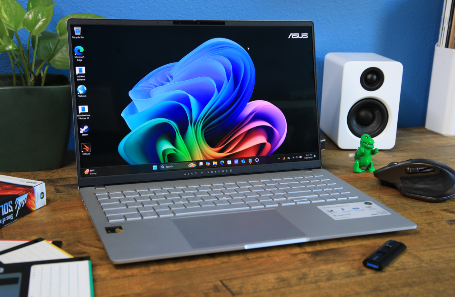 Qualcomm, Snapdragon X, dizüstü bilgisayar, Asus Vivobook S 15, Best Buy, indirim, OLED ekran, pil ömrü, Snapdragon X Plus, inceleme, fiyat, kampanya, Windows on ARM, taşınabilir bilgisayar, teknoloji
