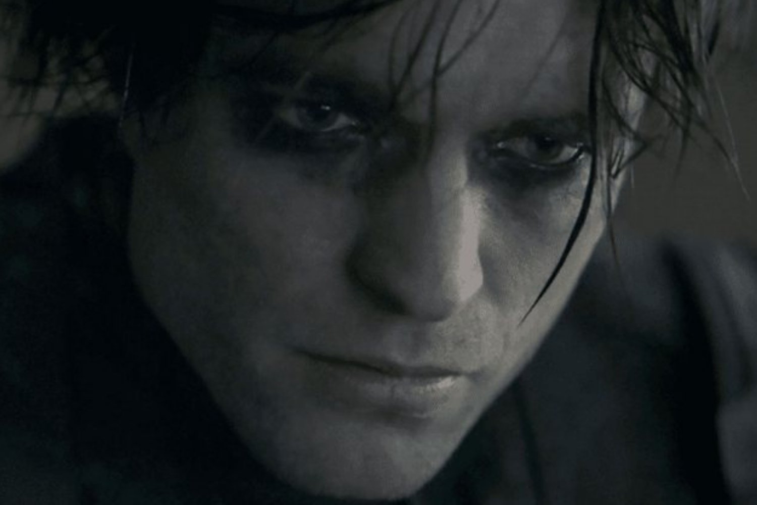 Robert Pattinson, The Batman Part II, Batman devam filmi, Matt Reeves, DC, The Penguin, Colin Farrell, vizyon tarihi, gecikme, haberler, Mickey 17, Naomi Ackie, röportaj, sağlık, yaşlanma, süper kahraman filmi, Robert Pattinson, Batman

