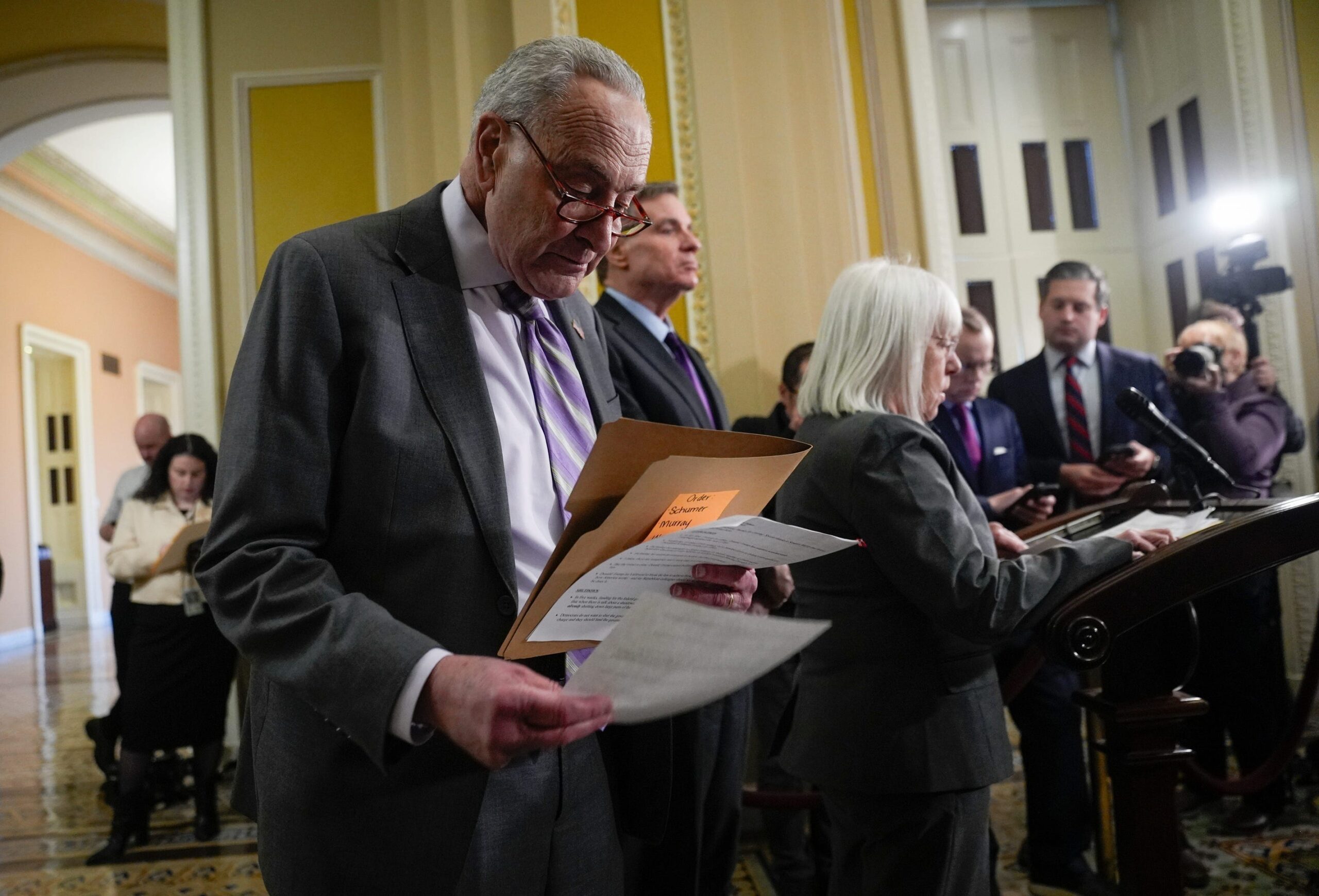 Trump, Kongre konuşması, Demokratlar, protesto, Elon Musk, işten çıkarmalar, federal çalışanlar, Elissa Slotkin, Chris Murphy, boykot, Nancy Pelosi, Teresa Leger Fernández, pembe, Joe Courtney, Grace Meng, Mark Kelly, Scott Kelly, politika
