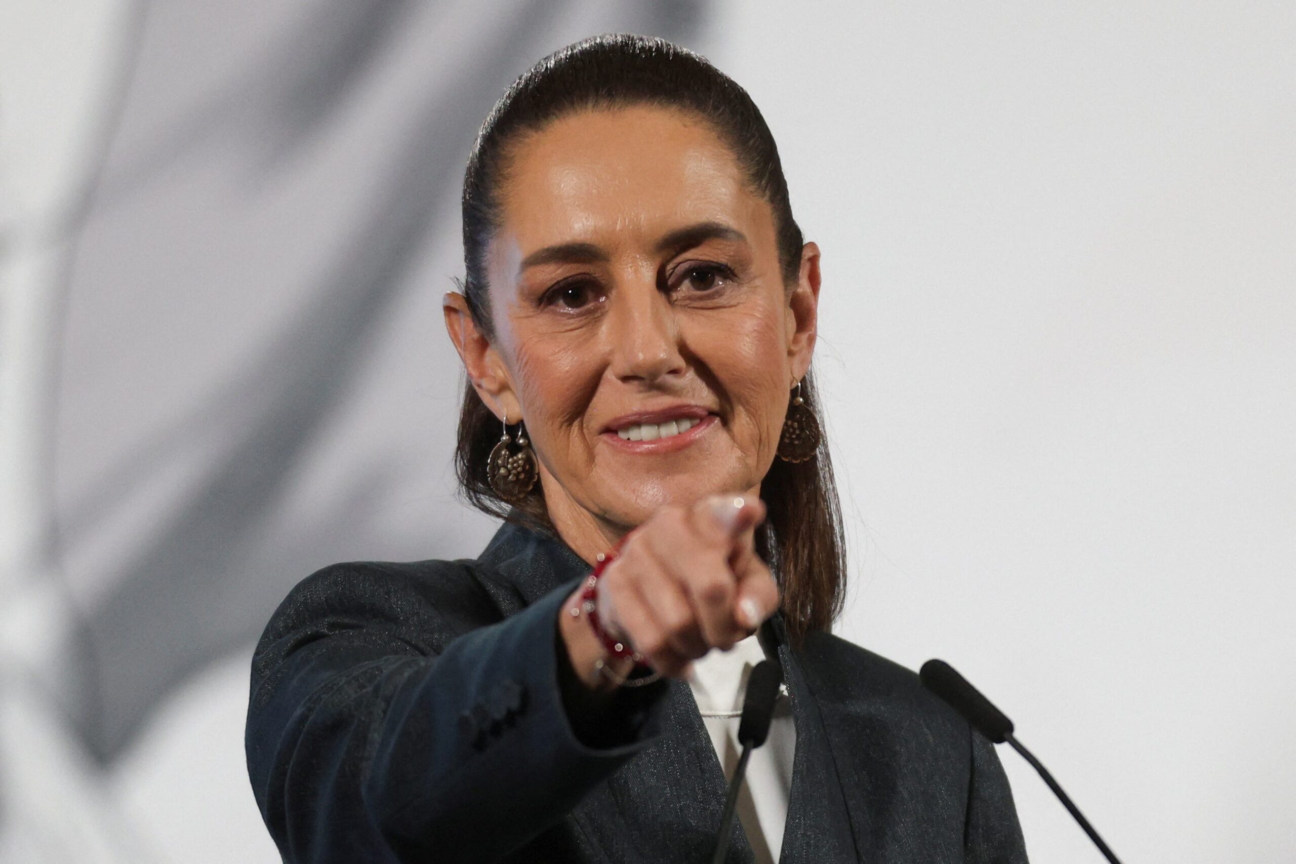 ABD, Meksika, silah üreticileri, uyuşturucu kartelleri, şiddet, sorumluluk, davalar, Yüksek Mahkeme, silah ticareti, hukuk, koruma, silah kontrolü, adalet, ithalat vergileri, diplomatik ilişkiler, Alito, Roberts, Sotomayor, Jackson, Kavanaugh, silah yasaları, Smith & Wesson Brands, Inc. v. Estados Unidos Mexicanos
