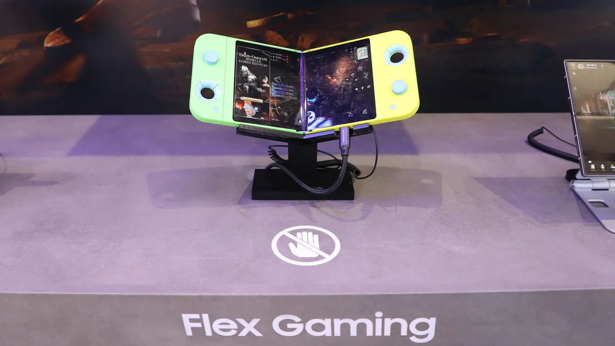 MWC 2025, Samsung, Katlanabilir Konsol, Flex Gaming, Taşınabilir Oyun Konsolu, OLED Ekran, Steam Deck, Nintendo Switch, Konsept Tasarım, Oyun, Teknoloji, Yenilik, Mobil Dünya Kongresi, Güney Kore, Teknik Özellikler, Fiyat, Çıkış Tarihi, Dedikodular, Haberler, İnceleme
