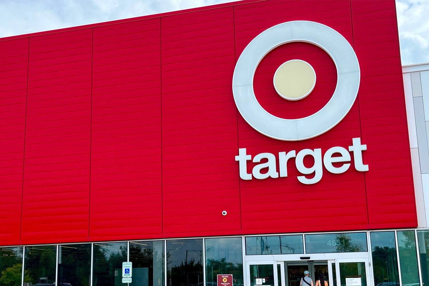 Donald Trump tarifeleri, ithalat, Meksika, Kanada, Çin, Target, Best Buy, Walmart, fiyat artışları, tüketici, tedarik zinciri, iç üretim, işten çıkarmalar, lobi faaliyetleri, Amerikan işleri, üretim
