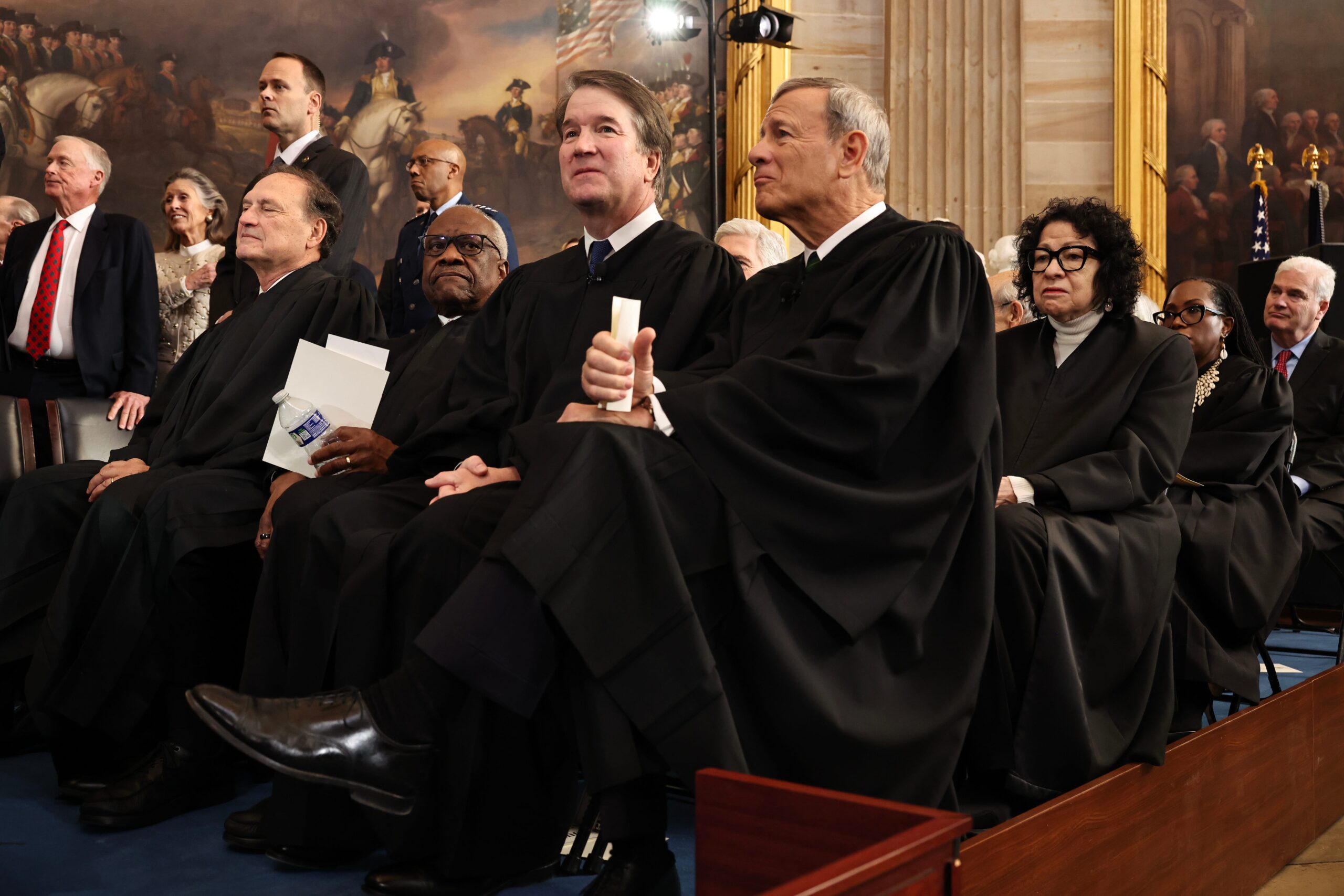 ABD Yüksek Mahkemesi, Dış Yardım, Donald Trump, Joe Biden, Amir Ali, Samuel Alito, Clarence Thomas, Neil Gorsuch, Brett Kavanaugh, USAID, Dış Politika, Bütçe, Mahkeme Kararı, Yargı, Hukuk, Dava, Acil Durum Talebi, Finansal Kriz, İnsani Yardım, Kalkınma, Mülteci Yardımı, AIDS Aşısı Savunma Koalisyonu, Hükümet, Harcamalar, Vergiler, Anayasa
