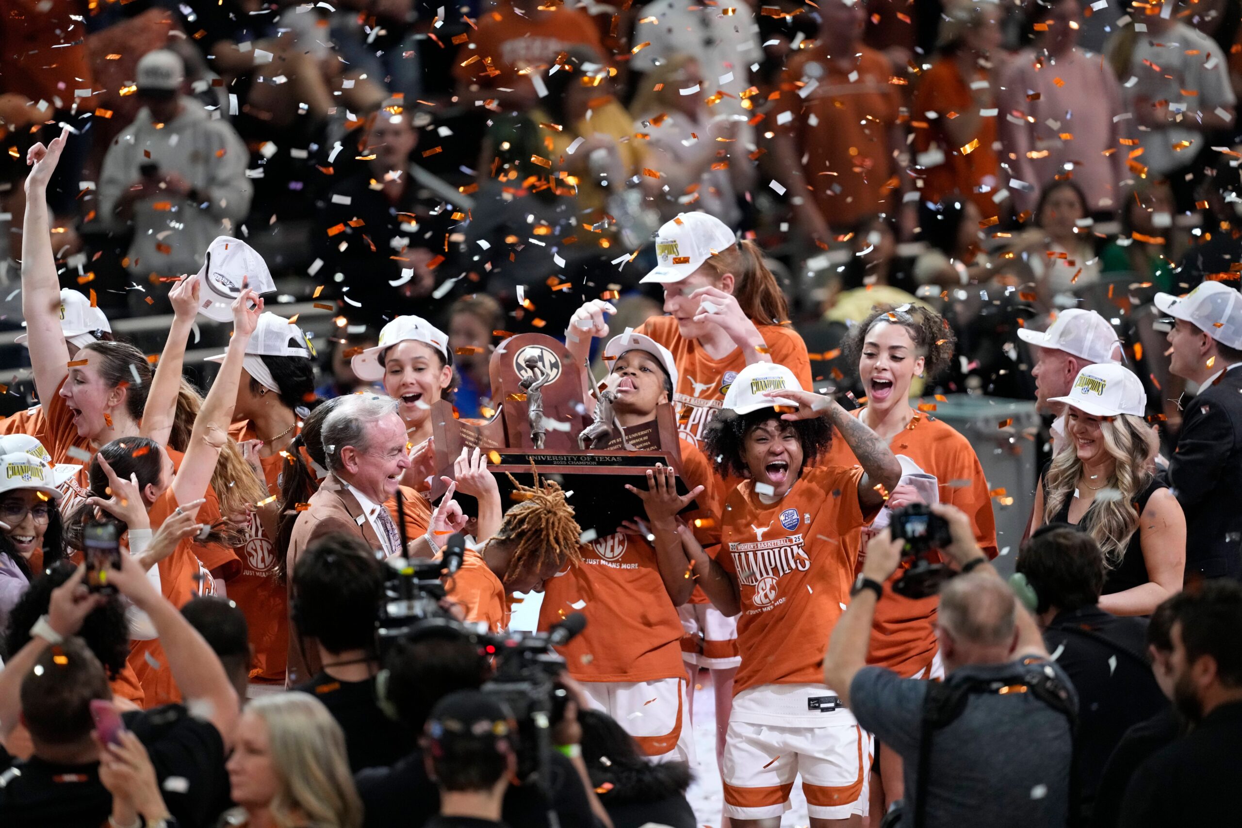 Teksas Longhorns, Vic Schaefer, SEC kadın basketbol turnuvası, Güney Carolina, Madison Booker, Rori Harmon, Taylor Jones, NCAA basketbol, kadın basketbolu, kolej basketbolu, spor, Blake Toppmeyer
