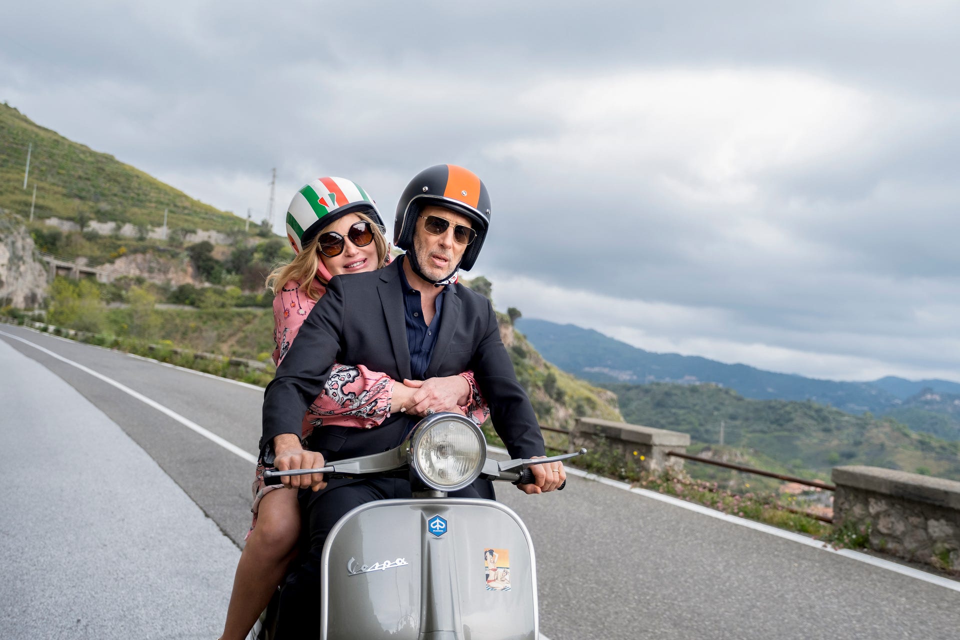 Jon Gries, Jennifer Coolidge, White Lotus, Garrett Morris, arkadaşlık, dizi, komedi, Martin, 2 Broke Girls, cinayet, HBO, televizyon, Noel, röportaj, oyuncular, üçüncü sezon, Thailand, spoiler, dedikodu, meta.
