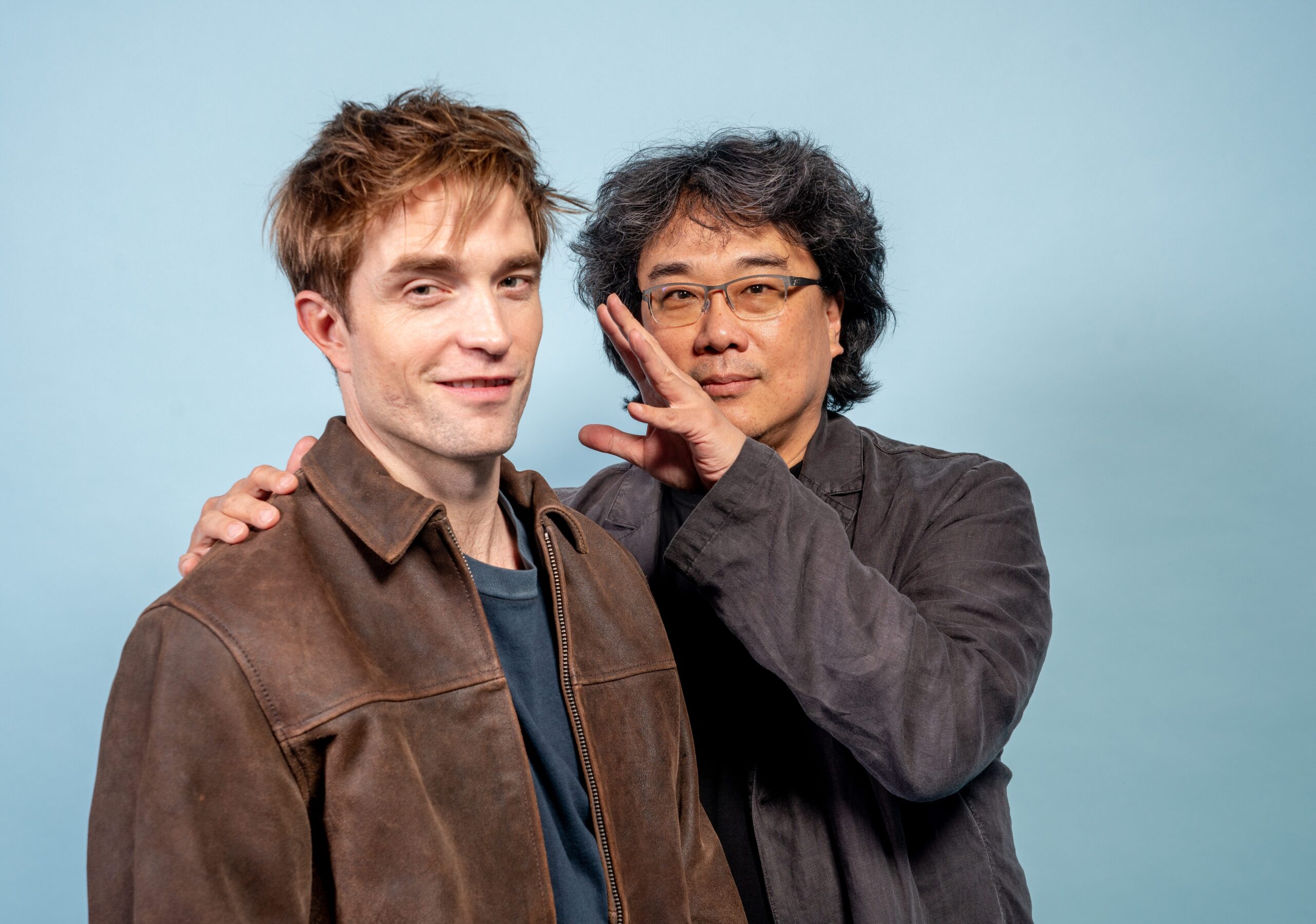 Robert Pattinson, Mickey 17, Bong Joon Ho, Parazit, bilim kurgu, komedi, Mickey Barnes, harcanabilir, koloni seferi, buz gezegeni, hafıza, kimlik, sömürgecilik, Ashton Edward, Mickey7, kendini kurtarma, öz saygı, insanlık, Naomi Ackie, The Lighthouse, The Batman, DC, vampir, ışık bekçisi, Netflix, dizi, insan yazdırma makinesi, varoluşsal kriz, ABD TODAY, film tavsiyesi, TV tavsiyesi, aksiyon, fragman, yayın tarihi, sinema, film incelemesi, film analizi, Pattinson röportajı, yönetmen röportajı
