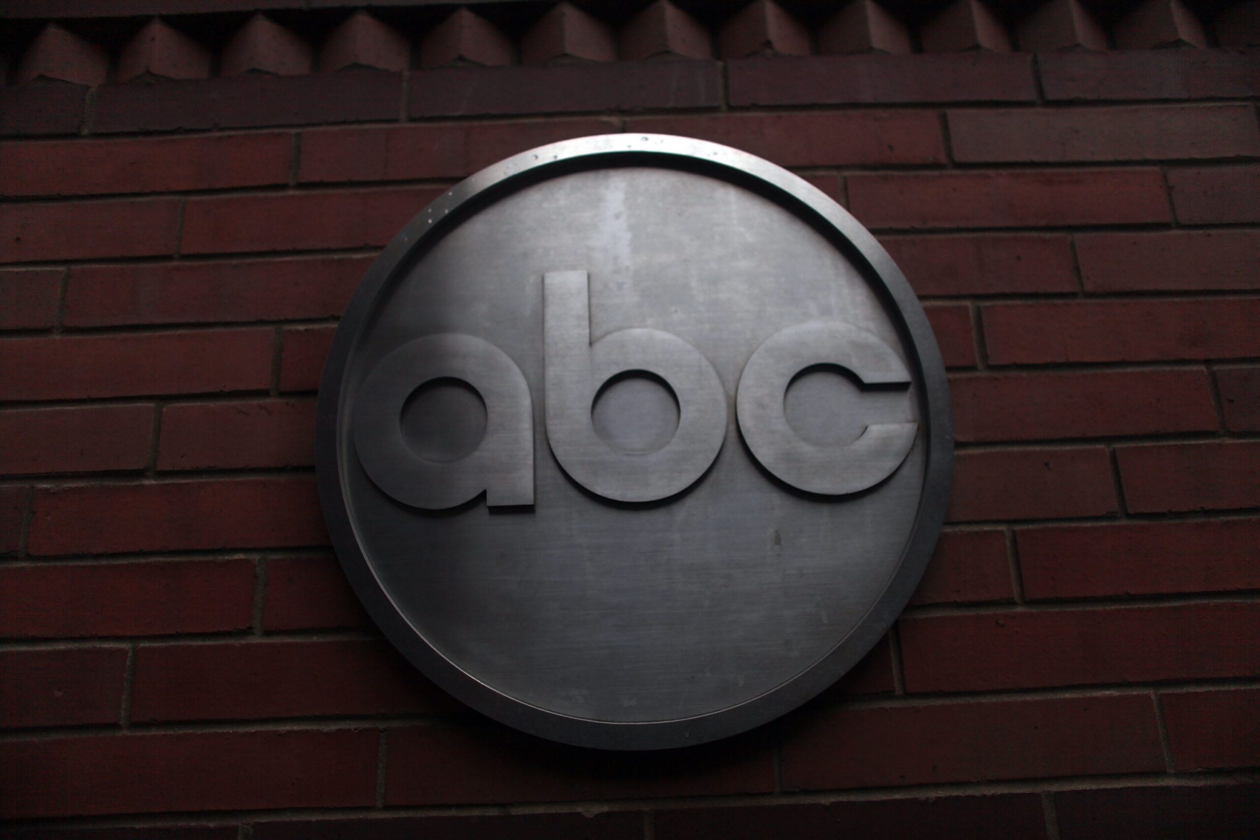 Disney, işten çıkarma, ABC Haberleri, Disney Eğlence Ağları, 538, siyasi anket, Richard Horrmann, Good Morning America, Simone Swink, maliyet düşürme, yeniden yapılandırma, medya, eğlence, yayın hizmetleri, hisse senedi

