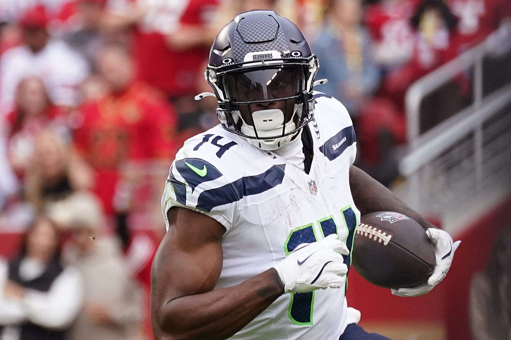 DK Metcalf, Seattle Seahawks, NFL, Trade, Takas, Futbol, Las Vegas Raiders, New England Patriots, Los Angeles Chargers, Pittsburgh Steelers, Washington Commanders, Dallas Cowboys, Pete Carroll, Drake Maye, Justin Herbert, George Pickens, Russell Wilson, Deebo Samuel, Terry McLaurin, CeeDee Lamb, NFL Serbest Oyuncular, NFL Piyasa Değeri, Futbol Transferleri, Oyuncu Takasları, 2025 NFL Sezonu, NFL Haberleri
