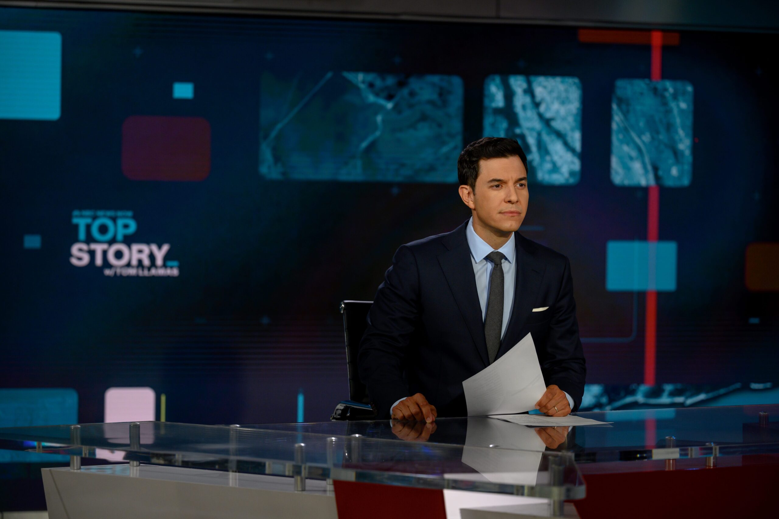 Lester Holt, NBC Nightly News, Tom Llamas, haber spikeri, anchorman değişikliği, televizyon haberleri, medya, gazetecilik, Dateline, Joy Reid, Hoda Kotb, NBC News NOW, Top Story with Tom Llamas, yayıncılık, yayın haberleri, Norah O'Donnell, haber endüstrisi
