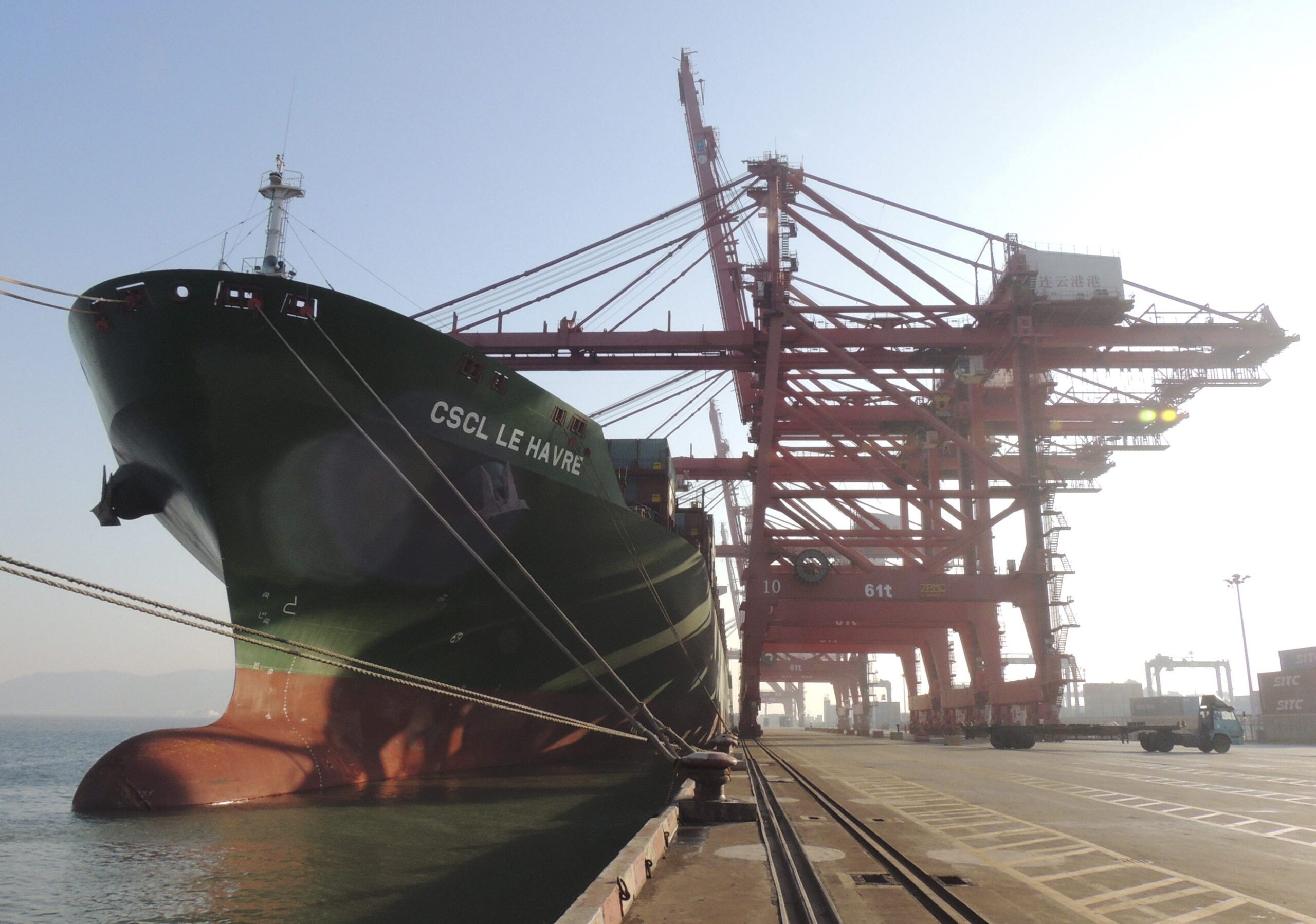 Donald Trump, shipbuilding office, White House, tax incentives, Çin, denizcilik endüstrisi, ticaret, Sino-U.S. relations, ticaret anlaşmazlığı, gümrük vergileri, Amerikan ekonomisi, Joe Biden, üretim, çelik, küresel ticaret.
