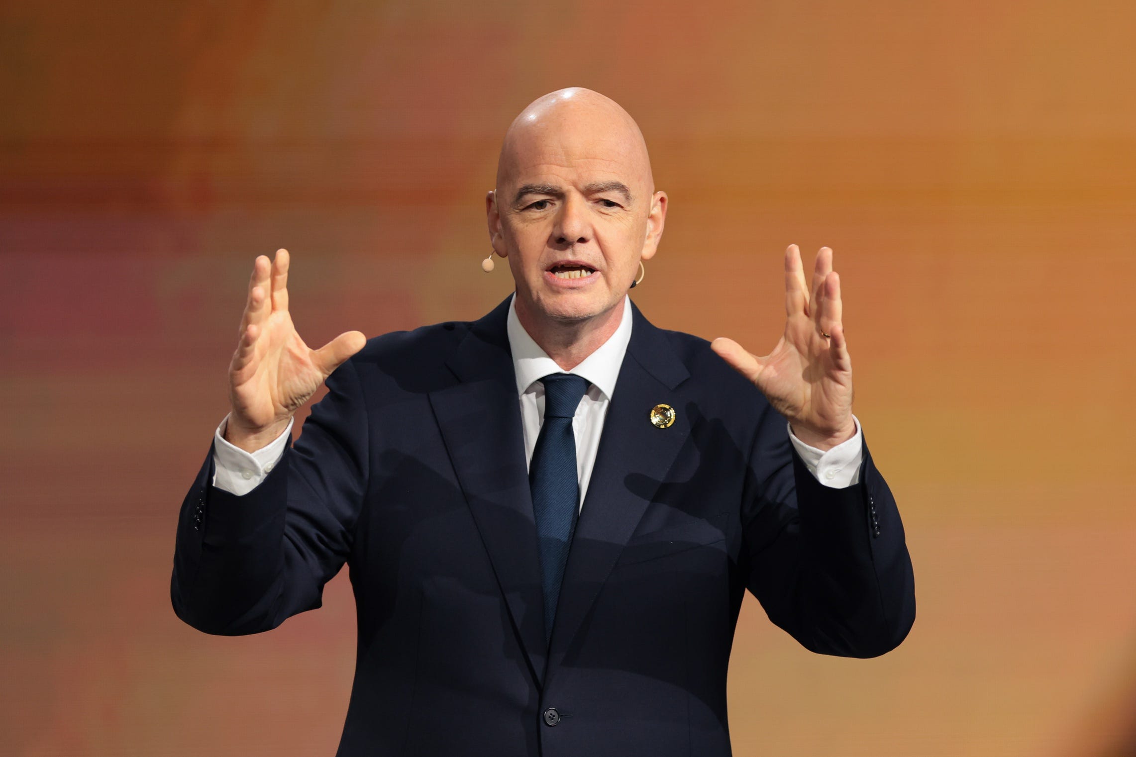 FIFA Kadınlar Şampiyonlar Kupası, FIFA Kadınlar Kulüpler Dünya Kupası, Kadın futbolu, Gianni Infantino, Jill Ellis, Uluslararası turnuva, Konfederasyon şampiyonları, Kadın futbolu büyümesi, Kadın futbolu gelişimi, 2026 FIFA Kadınlar Şampiyonlar Kupası, 2028 FIFA Kadınlar Kulüpler Dünya Kupası, Kadın futbolu rekabeti, Kadın futbolu taraftarları, Kadın futbolu kahramanları
