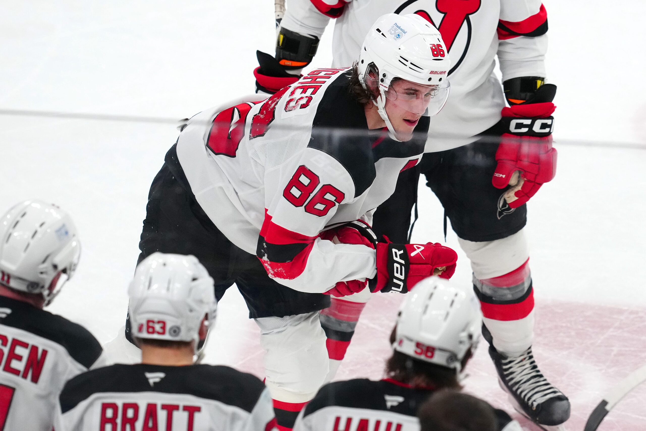 New Jersey Devils, Jack Hughes, omuz ameliyatı, sezon sonu, playoff, sakatlık, Vegas Golden Knights, LTIR, cap space, takas, ticaret, Jesper Bratt, Nico Hischier, Sheldon Keefe, para cezası, Jack Eichel, NHL, hokey, Metropolitan Division, puanlar, goller, asistler
