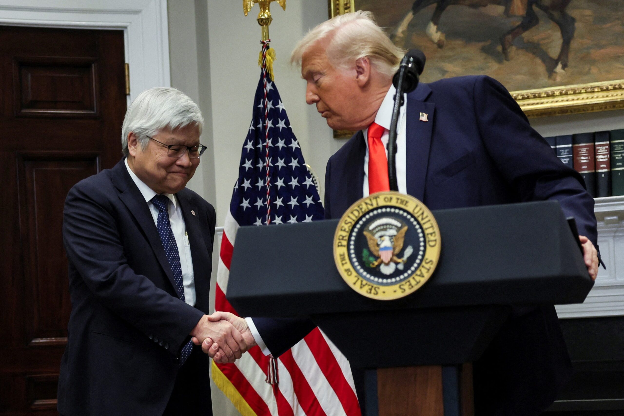 Donald Trump, vergi indirimleri, tarifeler, yarı iletken çip sübvansiyonları, piyasalar, ekonomik büyüme, enflasyon, yatırımcılar, S&P 500, Nasdaq, CHIPS Yasası, ABD ekonomisi, mali piyasalar
