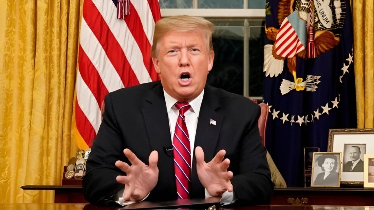 Donald Trump, ABD tarifeleri, Kanada, Meksika, otomotiv sektörü, Avrupa otomobil üreticileri, Volkswagen, Stellantis, otomobil fiyatları, ABD üretimi, ticaret savaşı, Bloomberg Intelligence, gümrük vergisi, ithalat vergisi, otomotiv endüstrisi, finansal kayıplar, tüketici fiyatları
