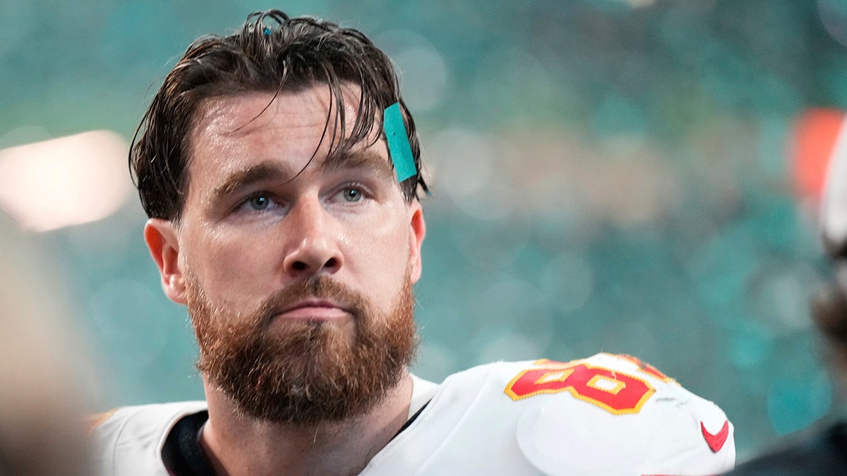 Travis Kelce, Kansas City Chiefs, Super Bowl LIX, Philadelphia Eagles, NFL, Futbol, Sıkı Uç, Jason Kelce, New Heights podcast, Emeklilik, Sözleşme, Fox News, Spor
