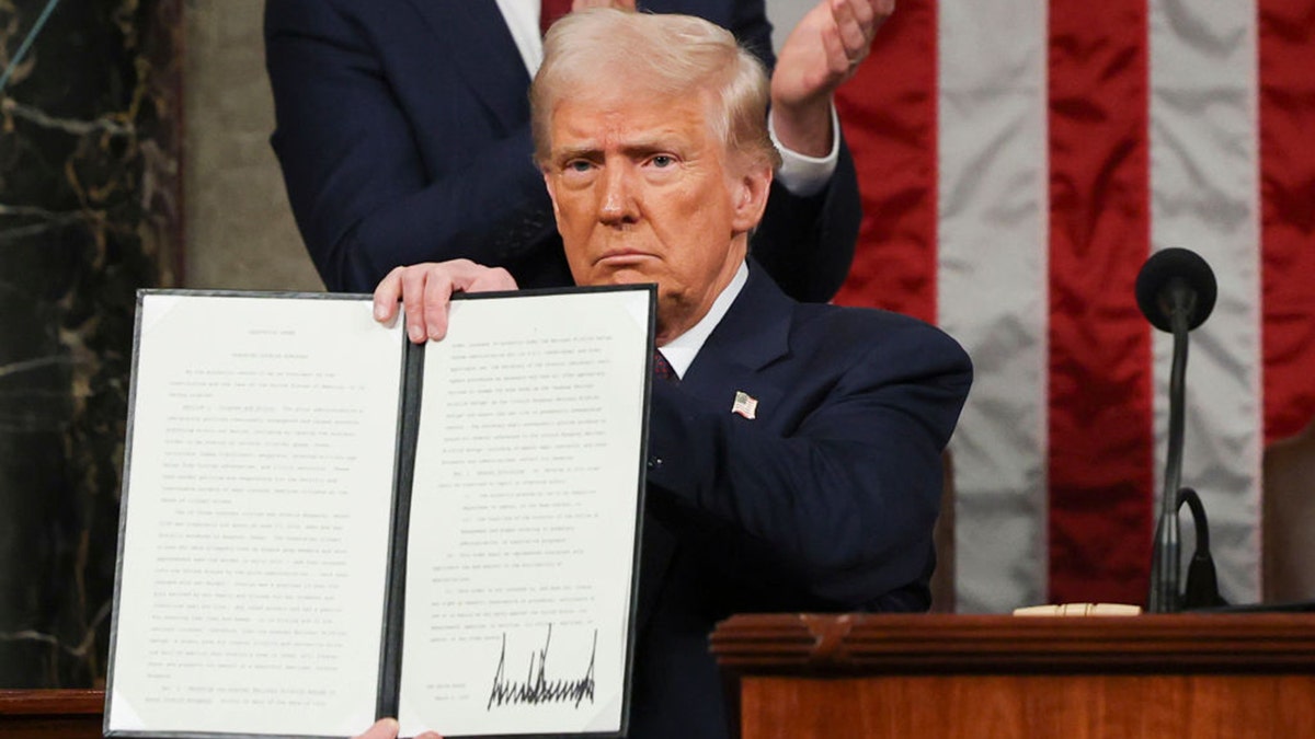 Donald Trump, Jocelyn Nungaray, Laken Riley, Göçmenlik, Fox News, Fokus Grup, Siyasi Tepki, Cumhuriyetçiler, Demokratlar, Bağımsızlar, Tren de Aragua, MS-13, Terör Örgütleri, Yasadışı Göç, Sınır Güvenliği, Siyasi Konuşma, Yönetici Kararname, Vahşi Yaşamı Koruma Alanı, Alexis Nungaray
