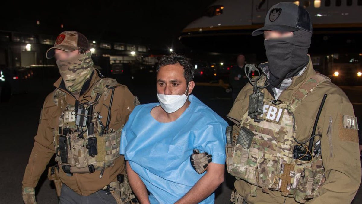 Afganistan, Kabil, Abbey Gate, terörist saldırı, IŞİD-K, Mohammad Sharifullah, yakalama, iade, ABD, adalet, Donald Trump, asker, sivil kayıplar, soruşturma, FBI, Kash Patel, terörle mücadele, güvenlik, ulusal güvenlik, Hamid Karzai Uluslararası Havalimanı, Taliban, geri çekilme
