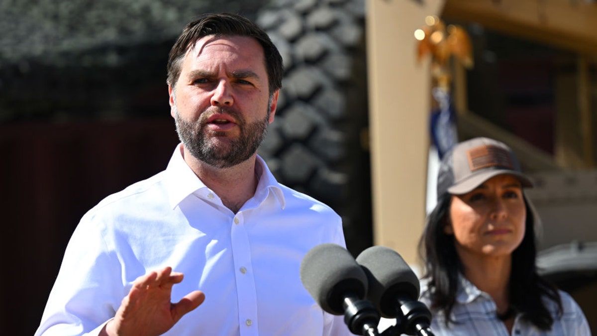 JD Vance, Donald Trump, güney sınırı, göçmenlik, sınır güvenliği, sınır geçişleri, yasadışı göç, ABD-Meksika sınırı, Greg Abbott, Pete Hegseth, Tulsi Gabbard, sınır duvarı, sınır devriyesi, karteller, fentanyl, ulusal güvenlik, göçmen suçları, sınır olayları, Trump yönetimi, sınır politikaları, sınır devriyeleri, toplama merkezi, iç uygulama, hızlandırılmış sınır dışı, Guantánamo Körfezi, Laken Riley, Jocelyn Nungaray
