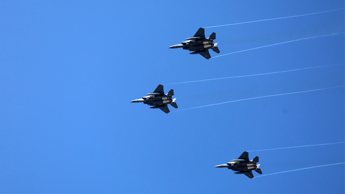 Güney Kore, savaş uçağı, bomba, kaza, sivil yaralılar, KF-16, MK-82, eğitim tatbikatı, Pocheon, hava kuvvetleri, soruşturma, hasar, askeri, füze, yangın, uçak kazası, otoyol inşaatı, çökme, ölü
