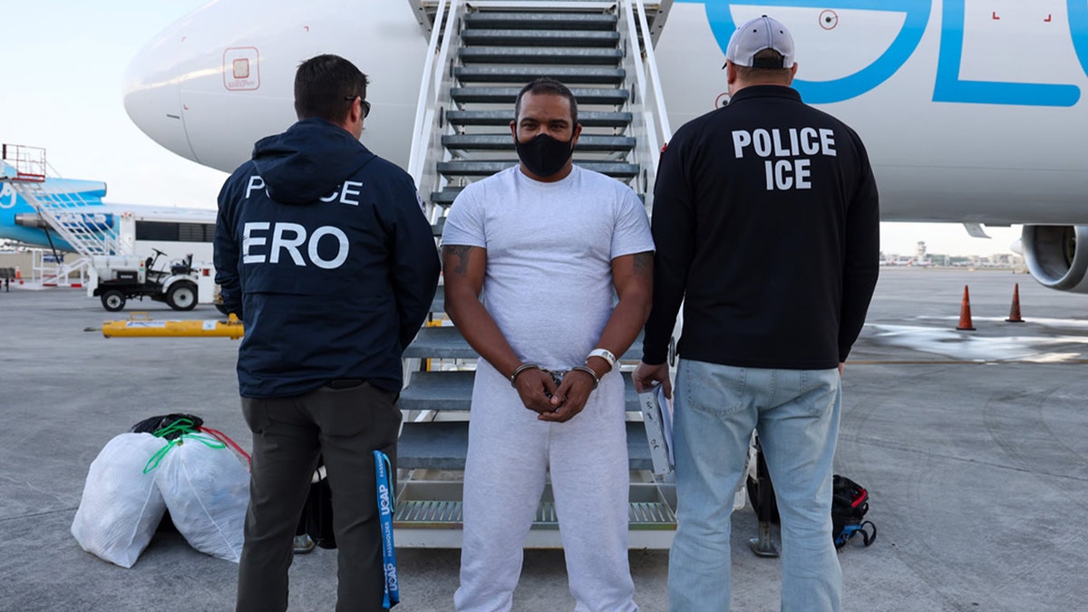 kaçakçılık, insan kaçakçılığı, Dominik Cumhuriyeti, sınır dışı, ICE, ABD Göçmenlik ve Gümrük Muhafaza, suçlu, cinayet, çocuklar, ölüm, tutuklama, Dominik Ulusal Polisi, San Juan, Porto Riko, Miami, Juan Lopez Vega, Batista Matos, suçlu yabancı, göçmenlik
